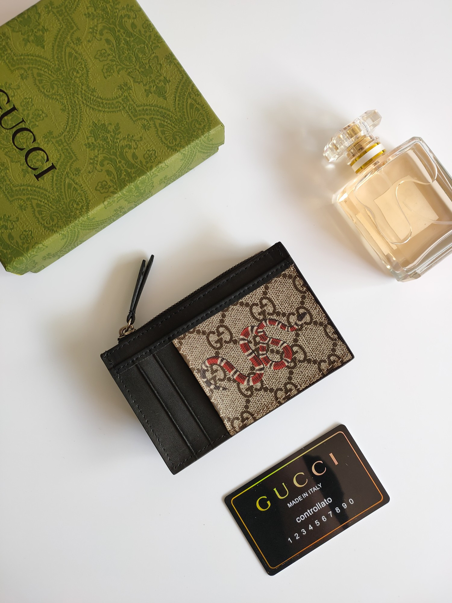 G*u*i gg  card case wallet