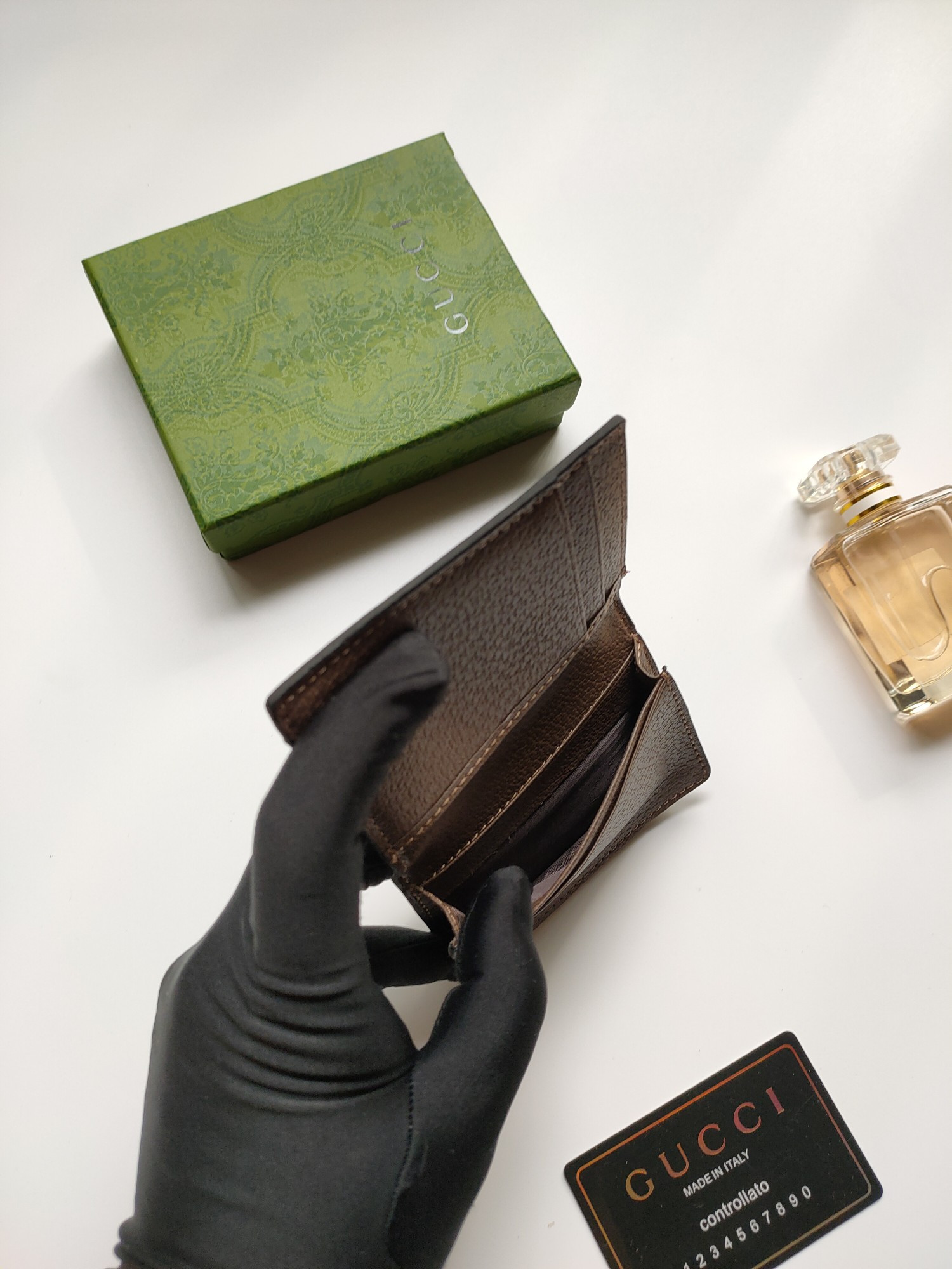 G*u*i gg  card case wallet