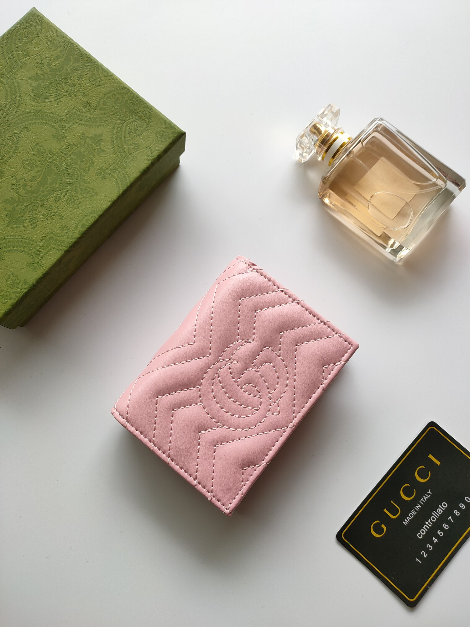 G*u*i gg  card case wallet