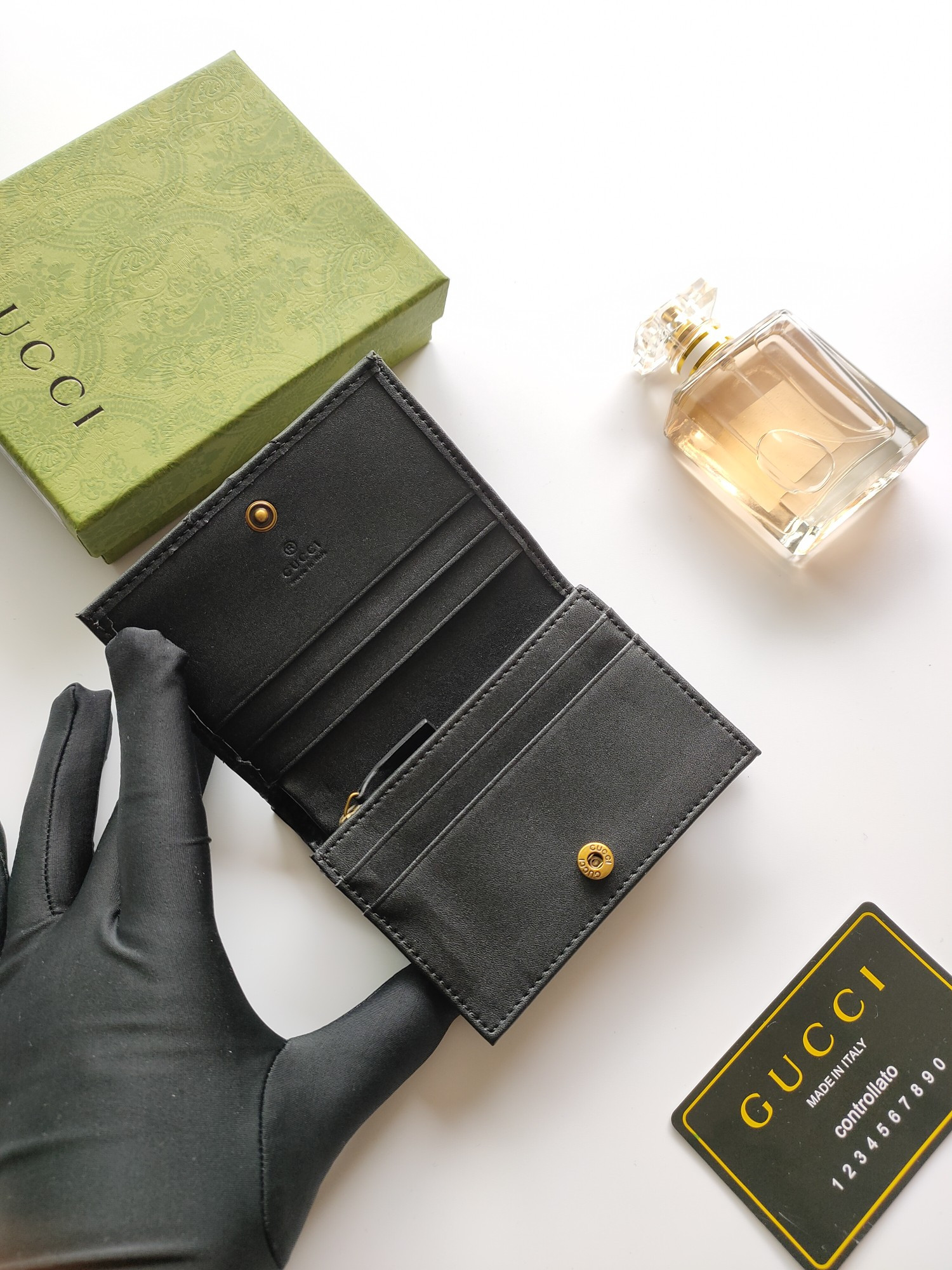 G*u*i gg  card case wallet