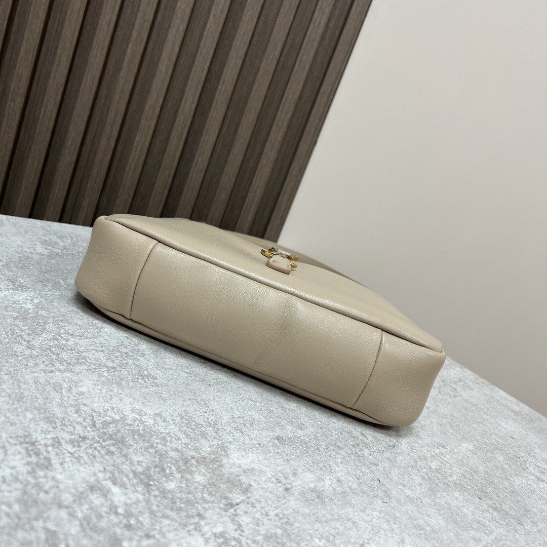 Y*L le 5 À 7 in smooth lambskin white 9 x 6.3 x 2.5 inches