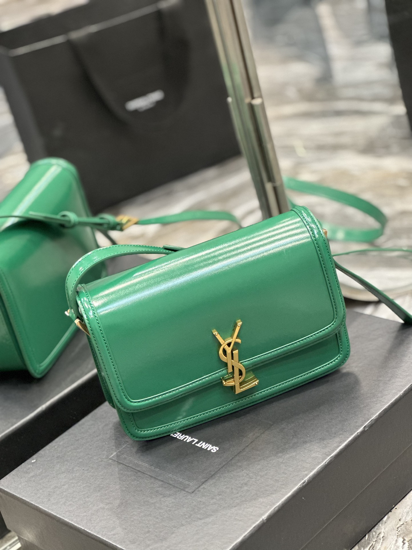 y*l solferino medium satchel in box Sa**t Lau*nt green 9.1 x 6.3 x 2.4 inches
