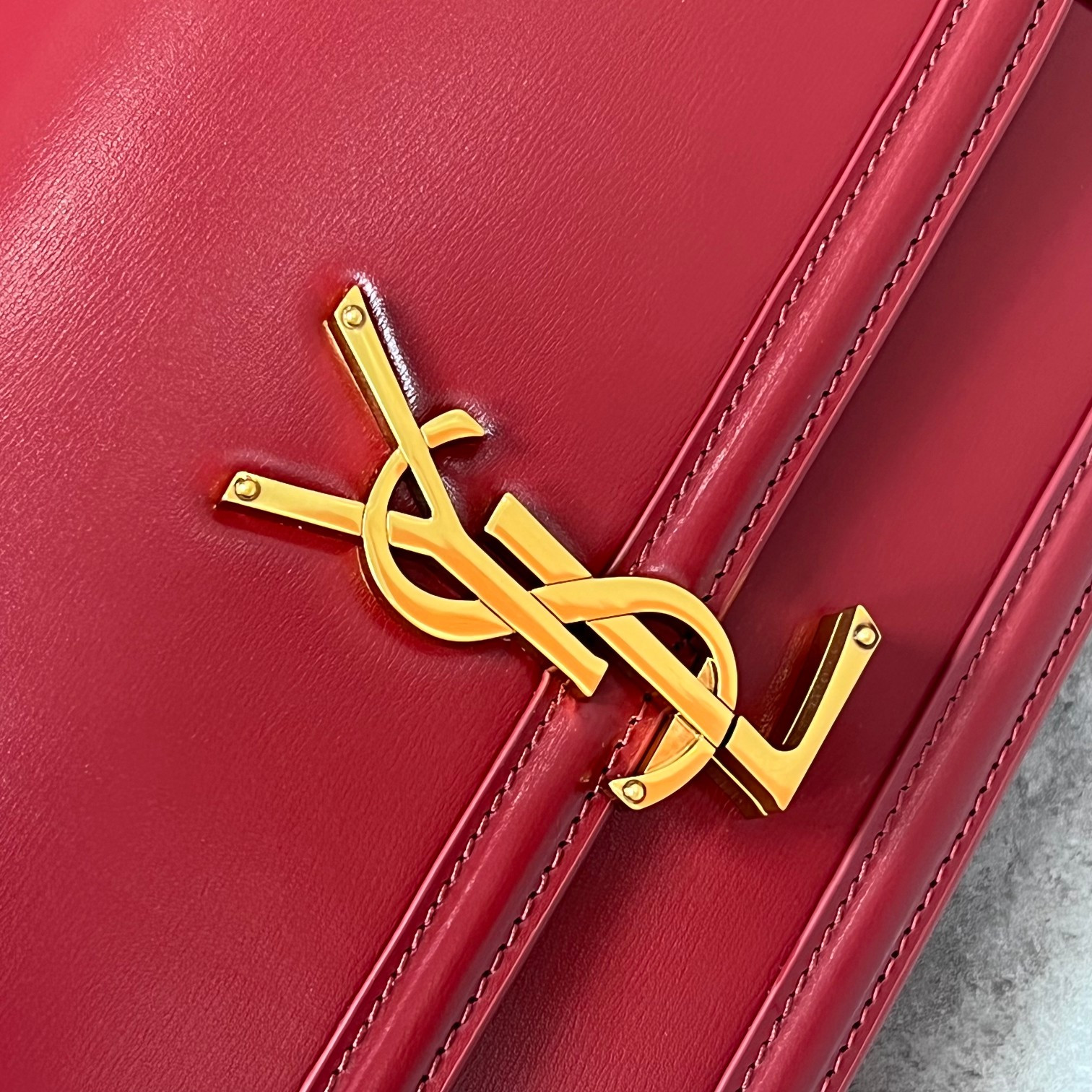 y*l solferino medium satchel in box Sa**t Lau*nt red 9.1 x 6.3 x 2.4 inches