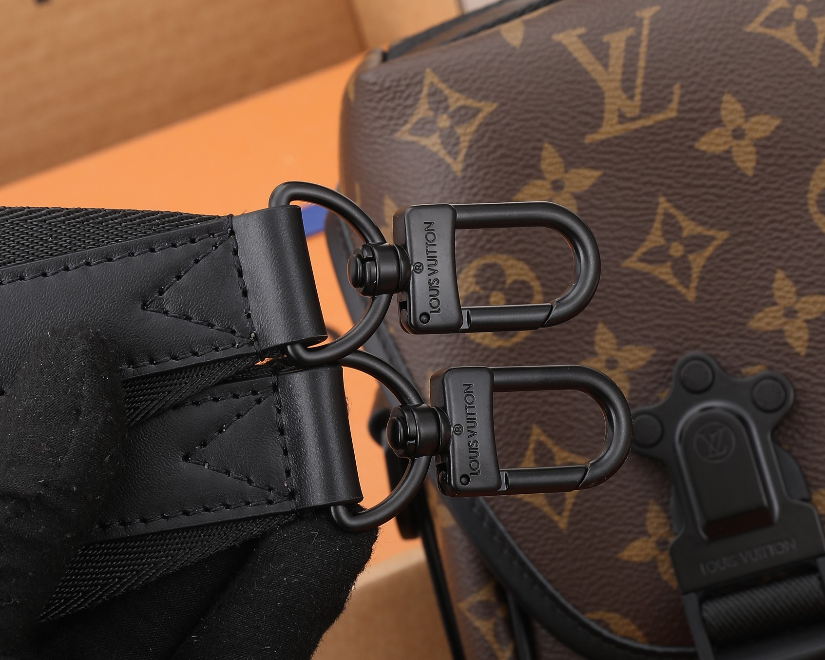 LV M46972 Trail Messenger 31 x 22 x11CM