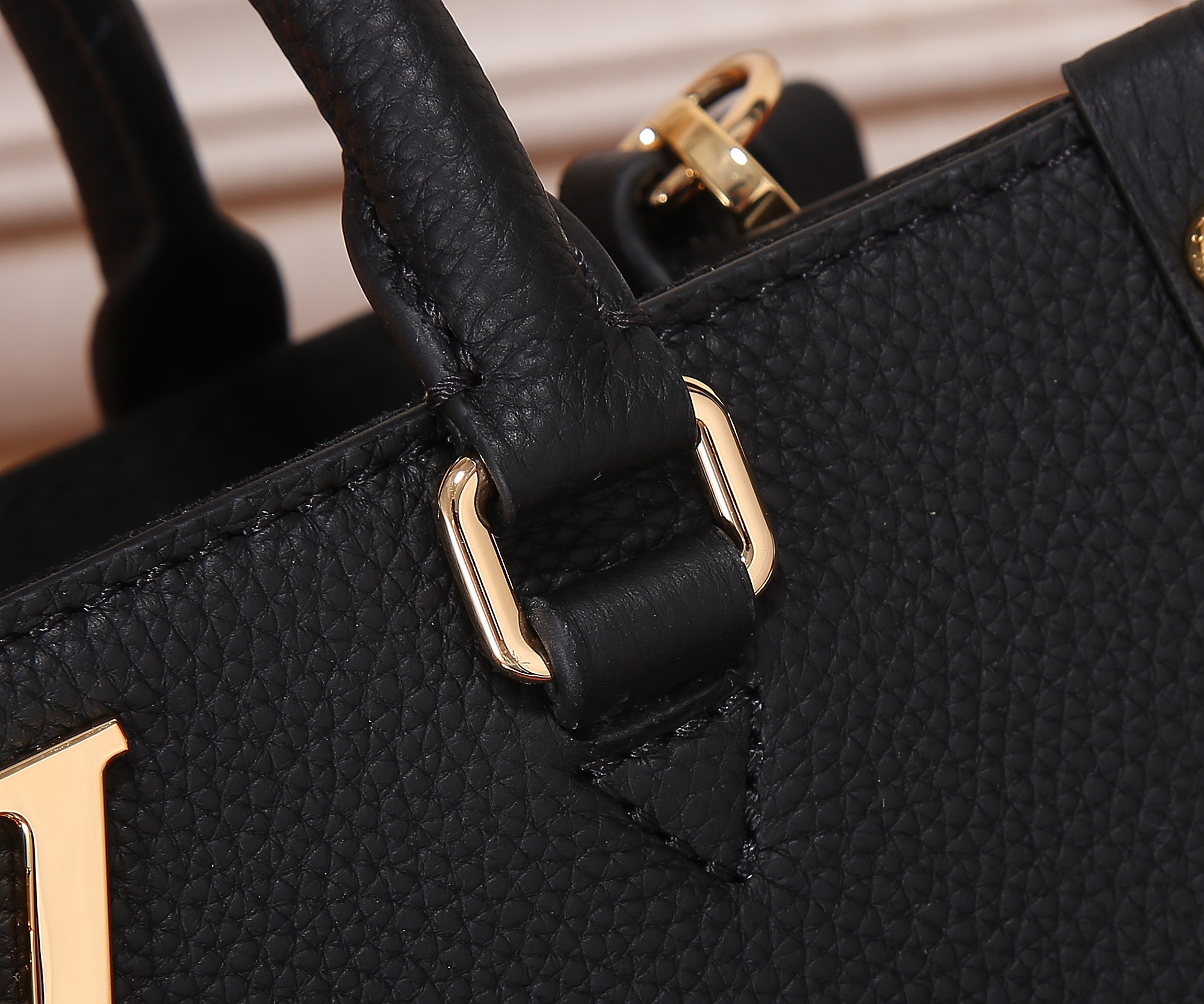 LV M22311 Lock & Go 9.6 x 7.5 x 4.1 inches