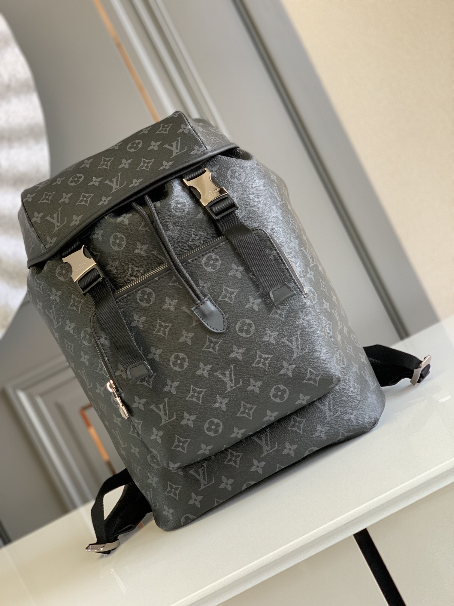 LV M43422 22 x 44 x 15 CM