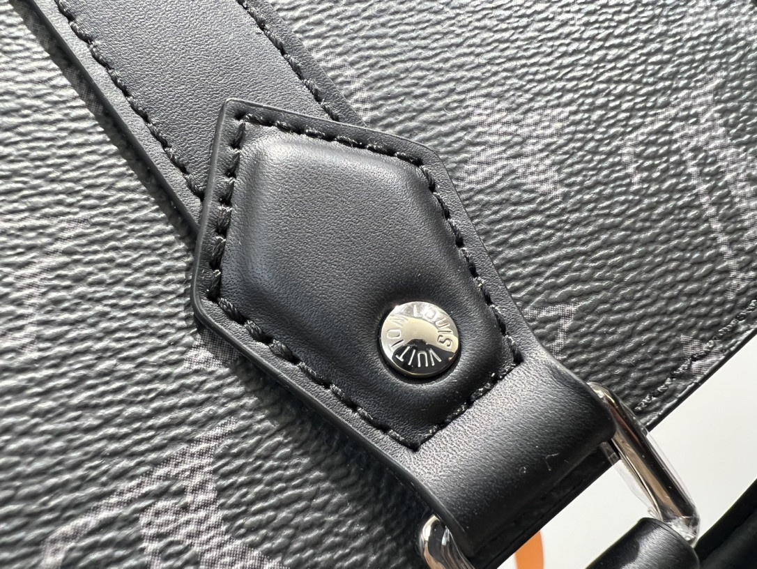 LV M46453 Petit Sac Plat 19 x 22 x 7 CM