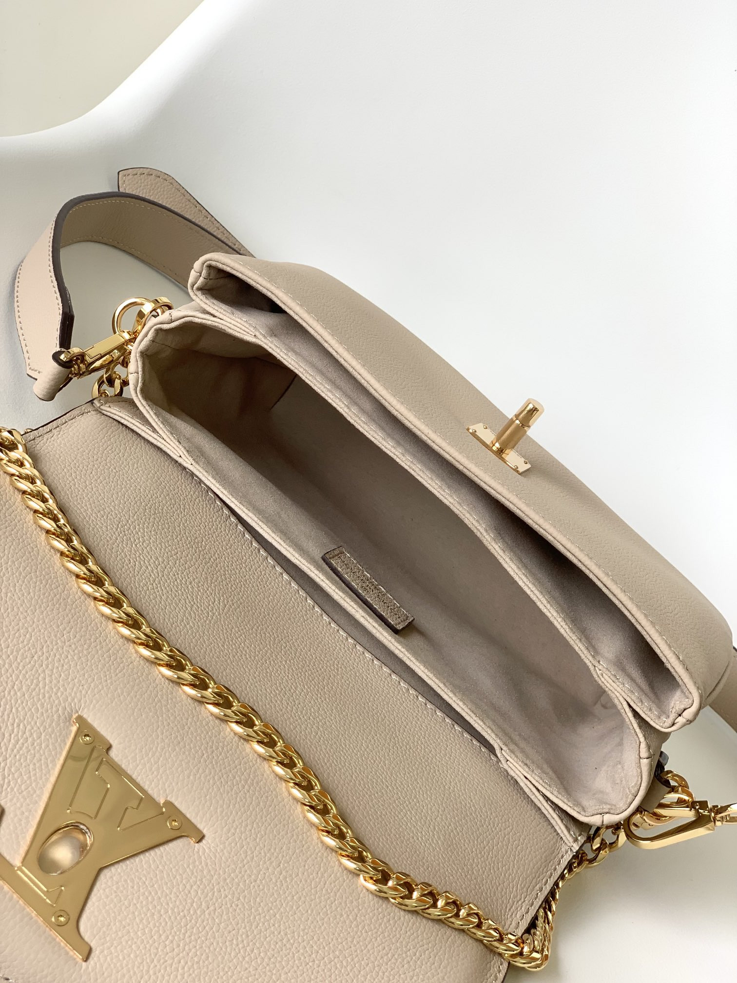 LV M22792 Oxford 8.7 x 6.3 x 3.7 inches
