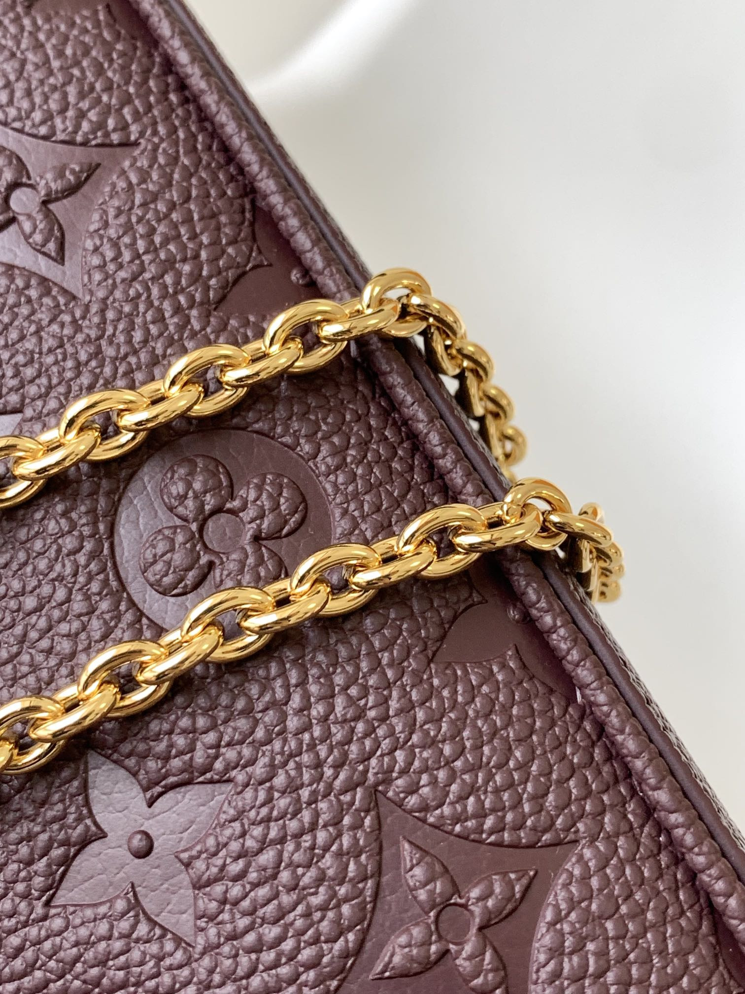LV EASY POUCH ON STRAP M81862 7.5 x 4.5 x 1.2 inches
