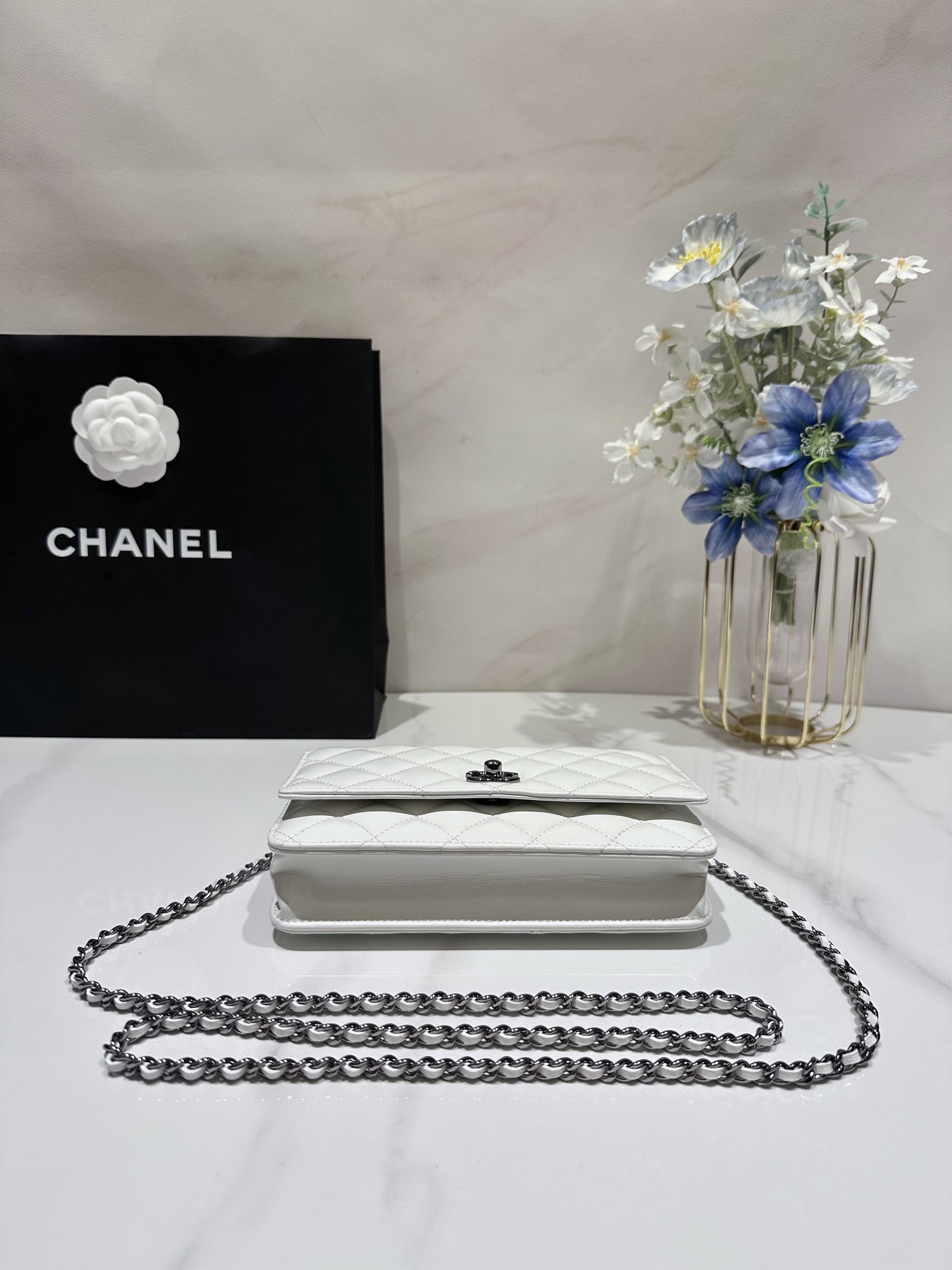 Ch*el classic wallet on chain 4.8 × 7.5 × 1.4 in