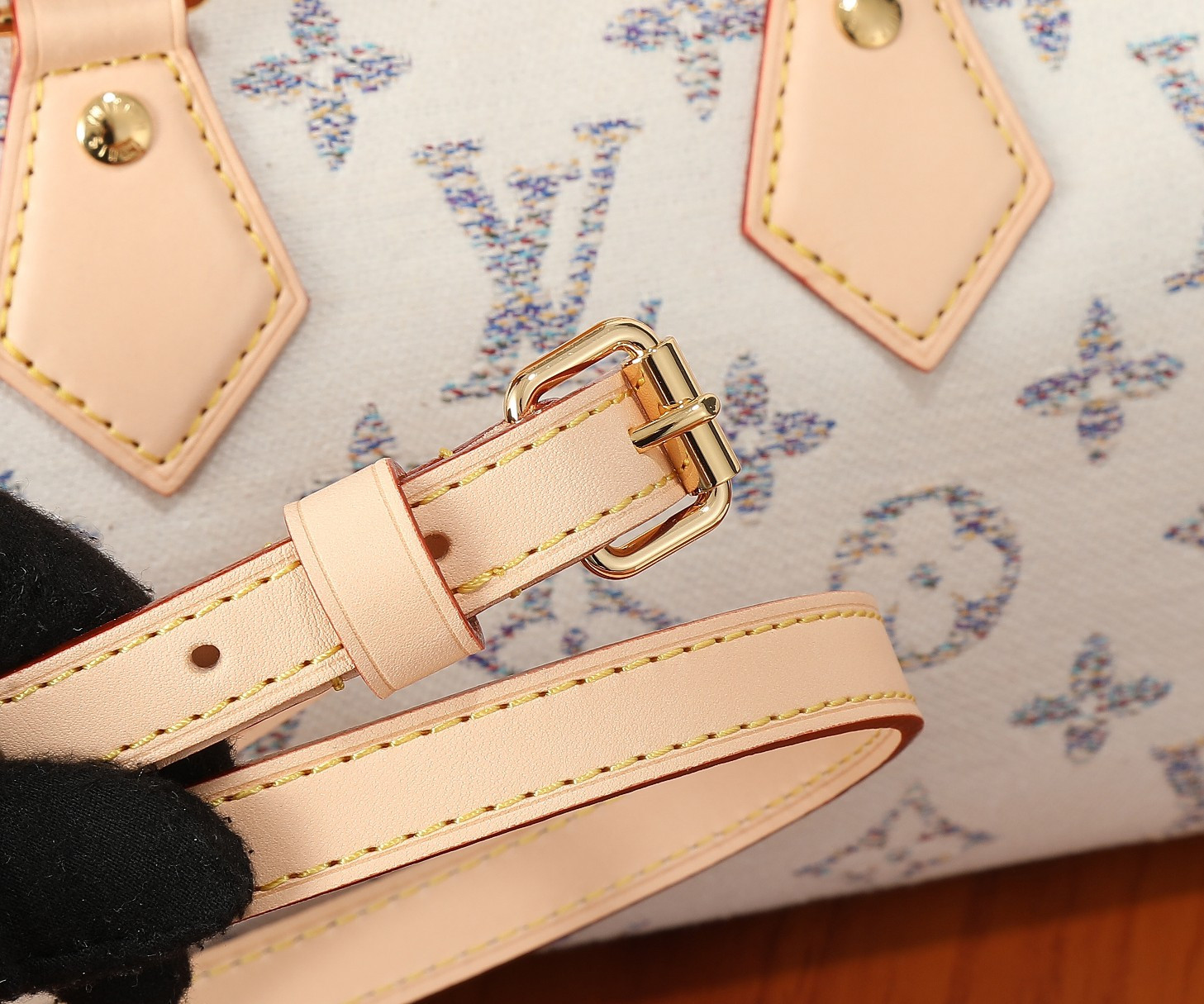 LV Speedy Bandoulière 20 M24709 8.1 x 5.3 x 4.7 inches