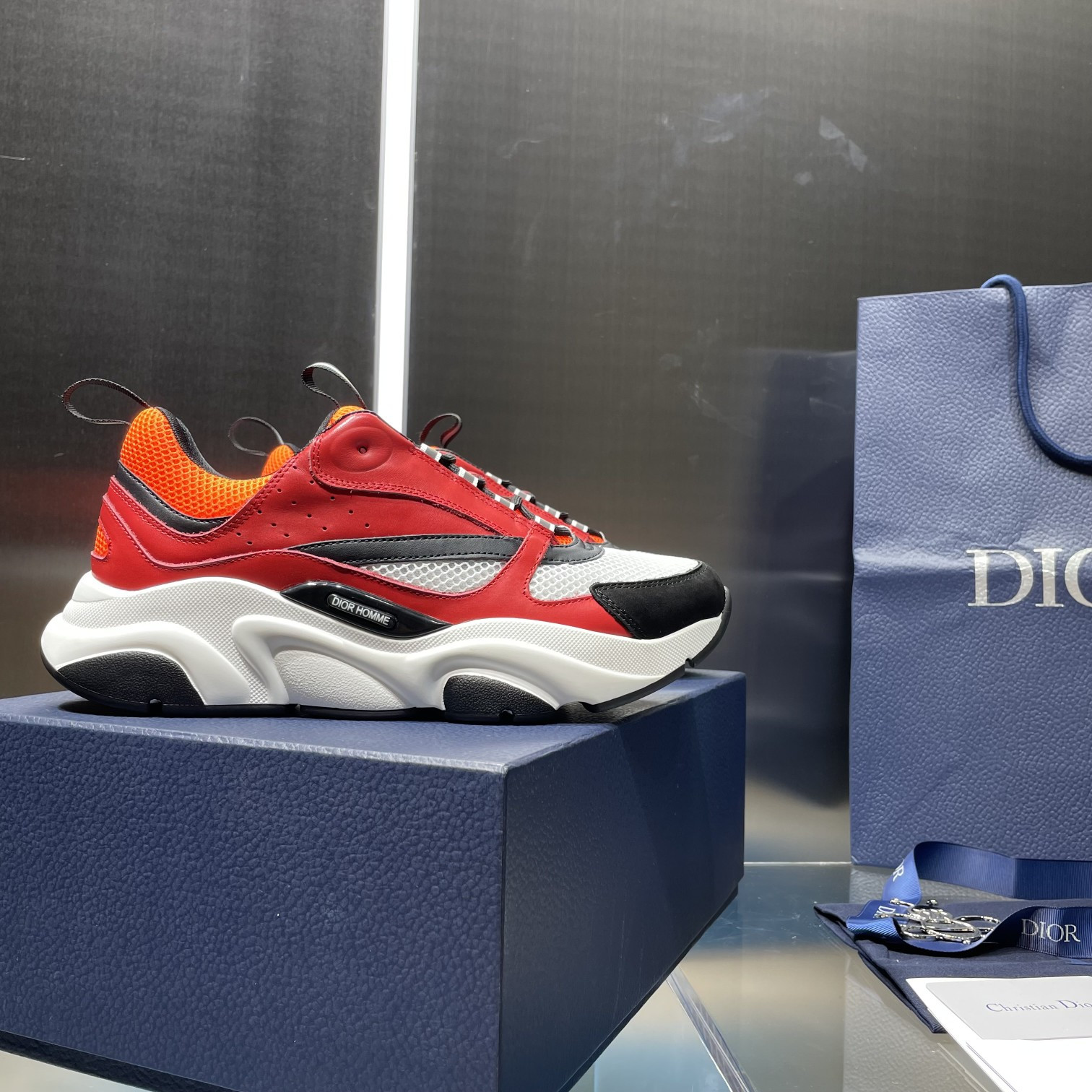 ua D*or b22 red sneaker