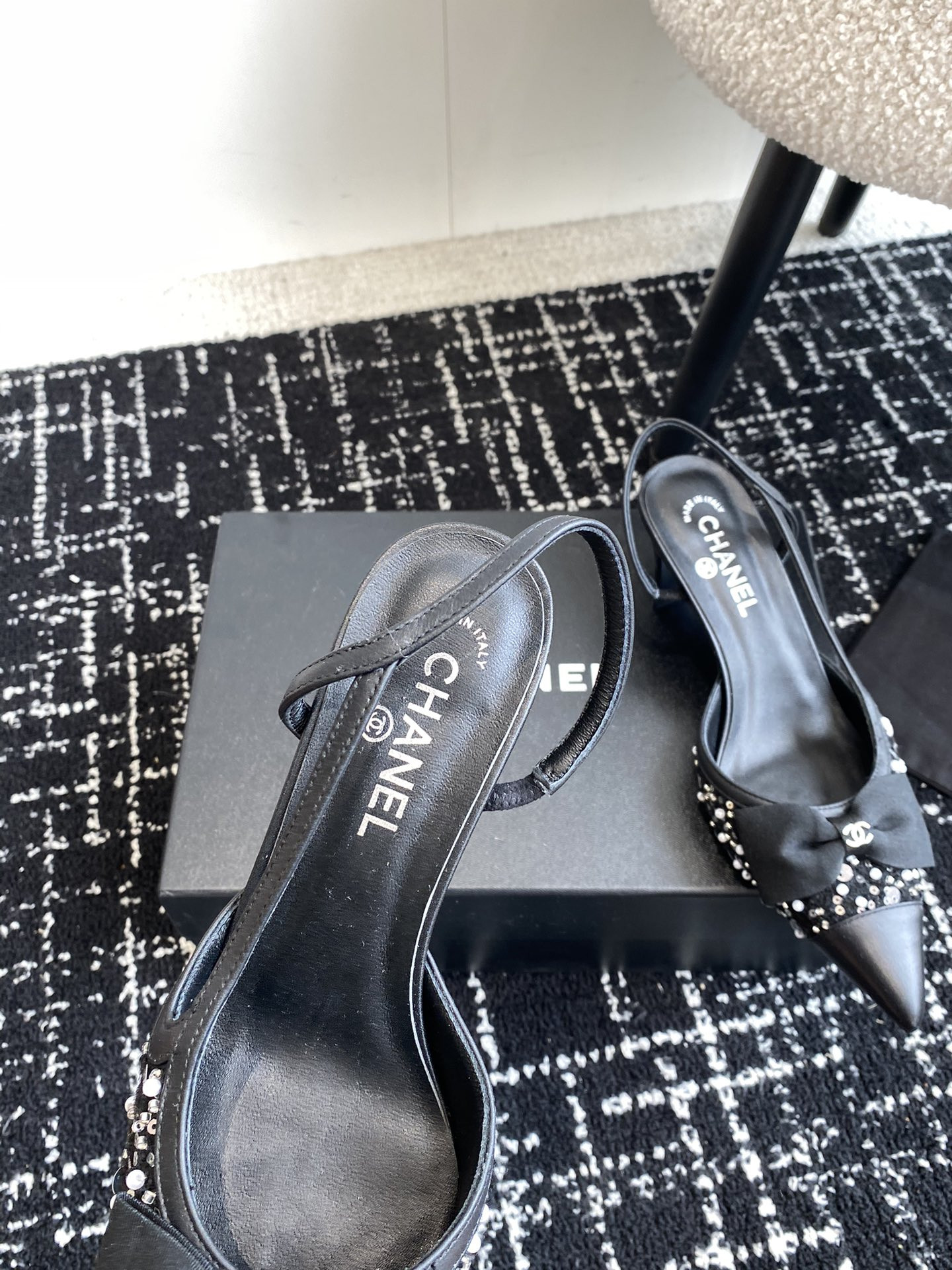 ua Ch*el slingbacks