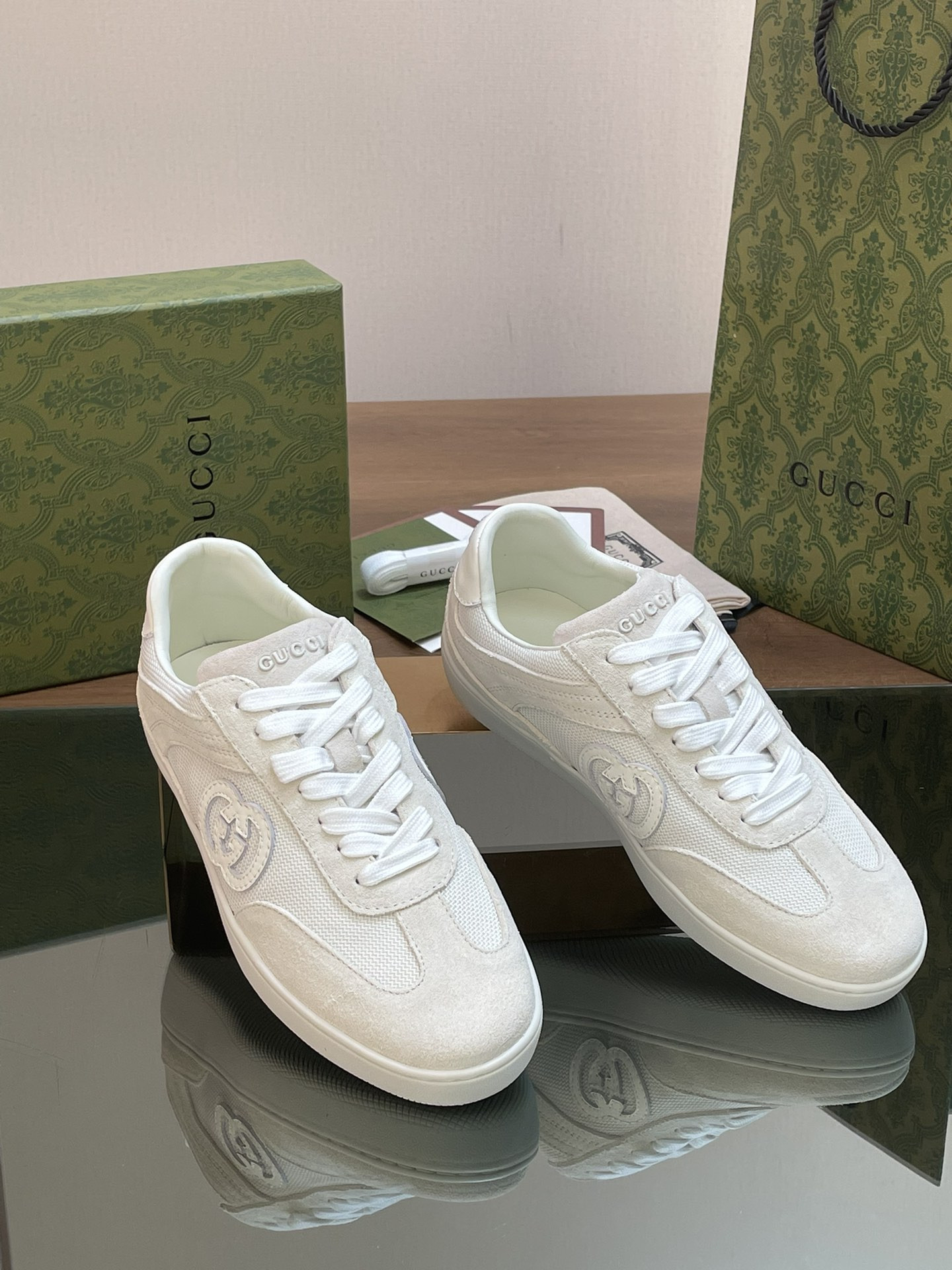 ua G*u*i interlocking g sneaker white