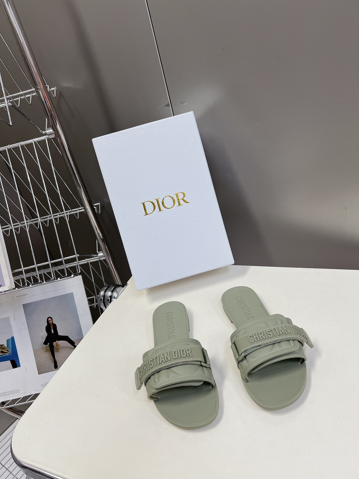 UA Dio(r)evolution Slide