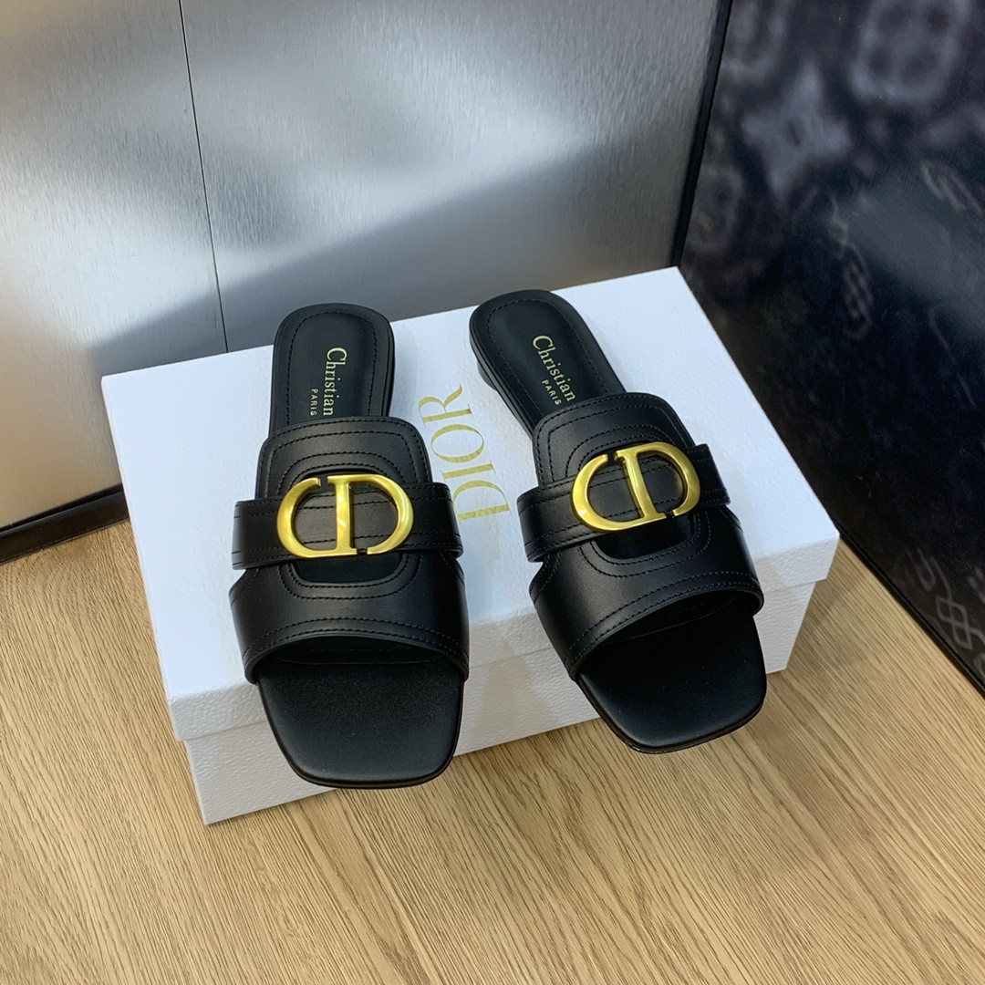 ua D*or 30 montaigne slide