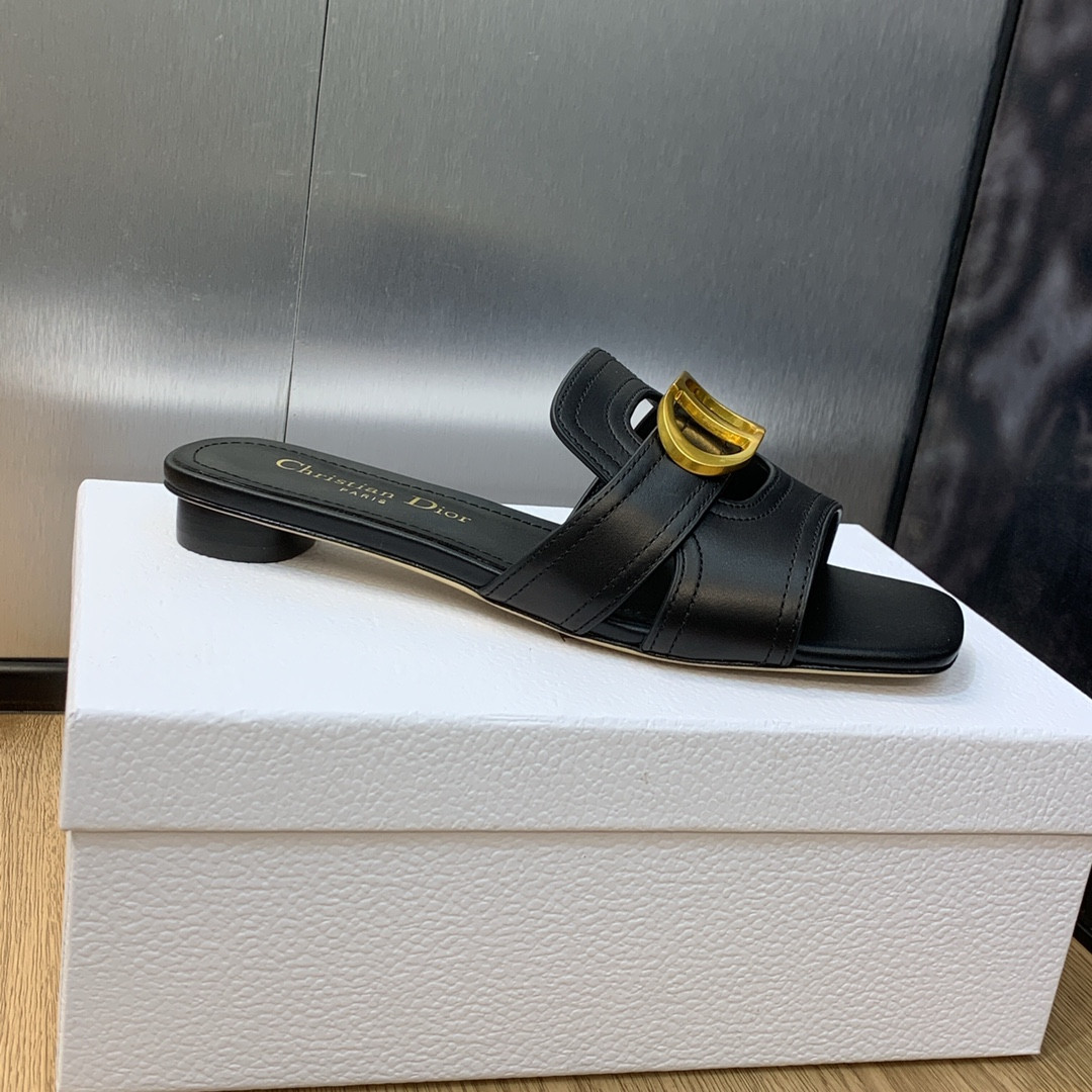ua D*or 30 montaigne slide