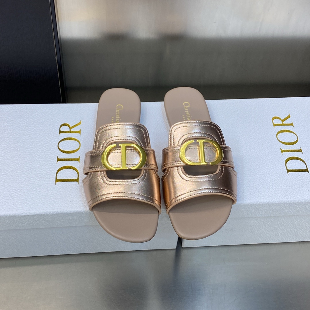 ua D*or 30 montaigne slide