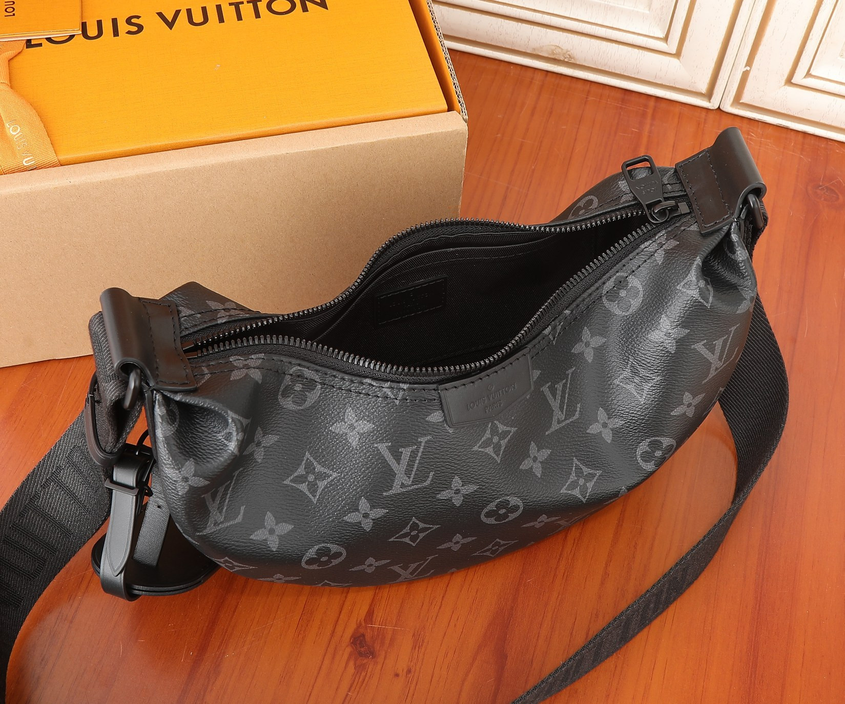 LV Hamac Bag PM M47158 11.2 x 5.9 x 3.1 in