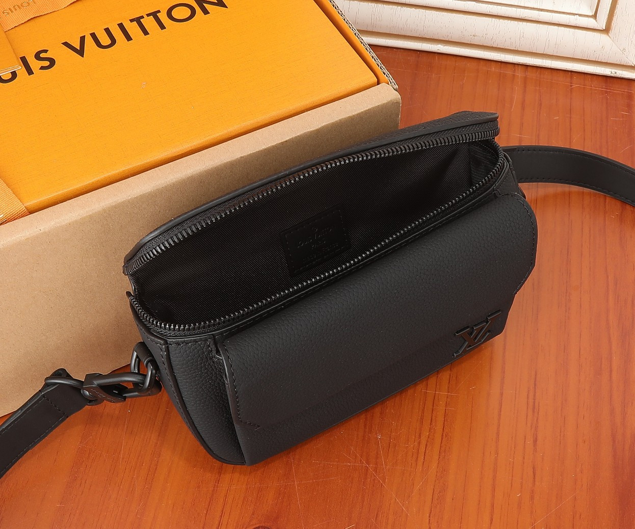 LV Pilot Wearable Wallet M83563  7.9 x 4.7 x 2.2 in