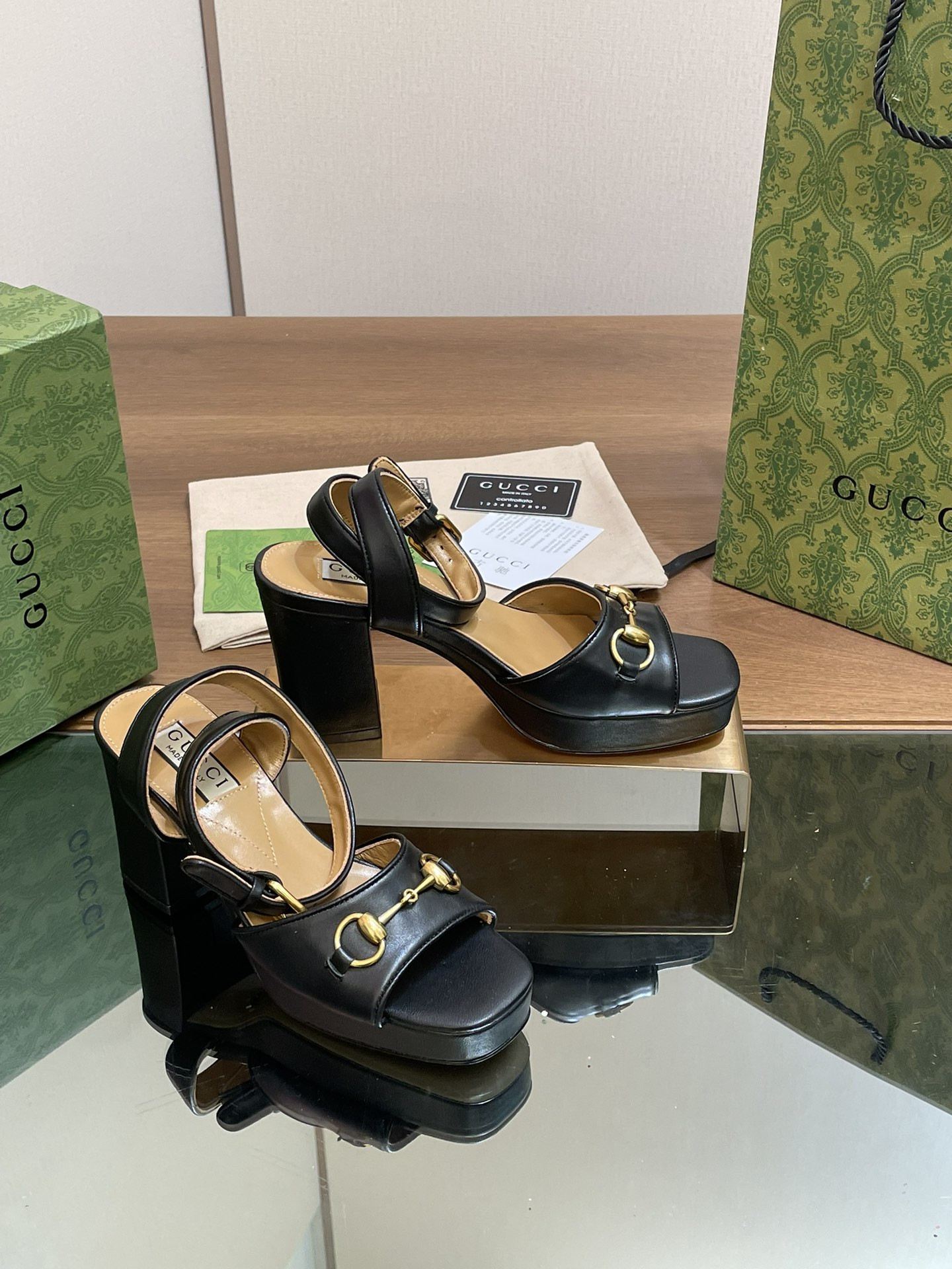 ua G*u*i horsebit platform sandal