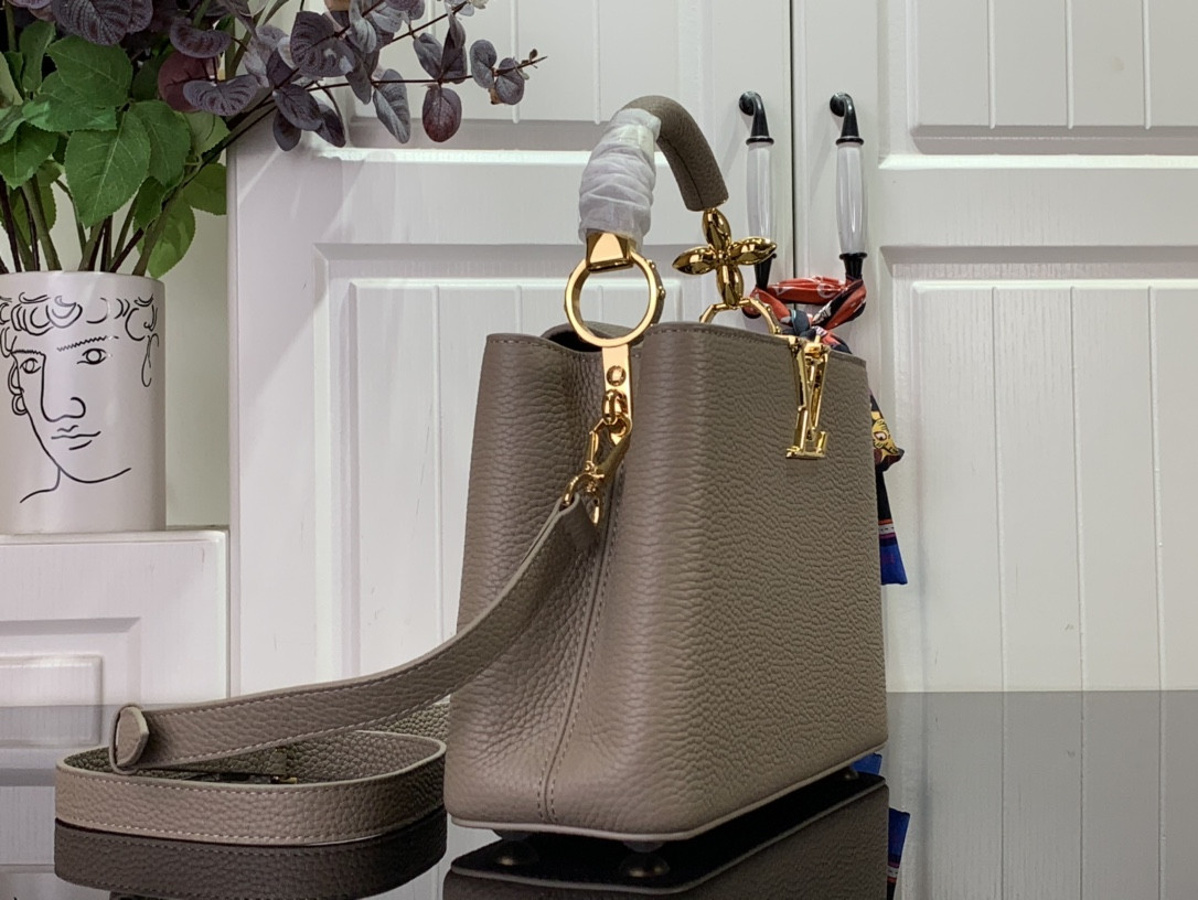 LV Capucines Mini M4886 27x18x9cm