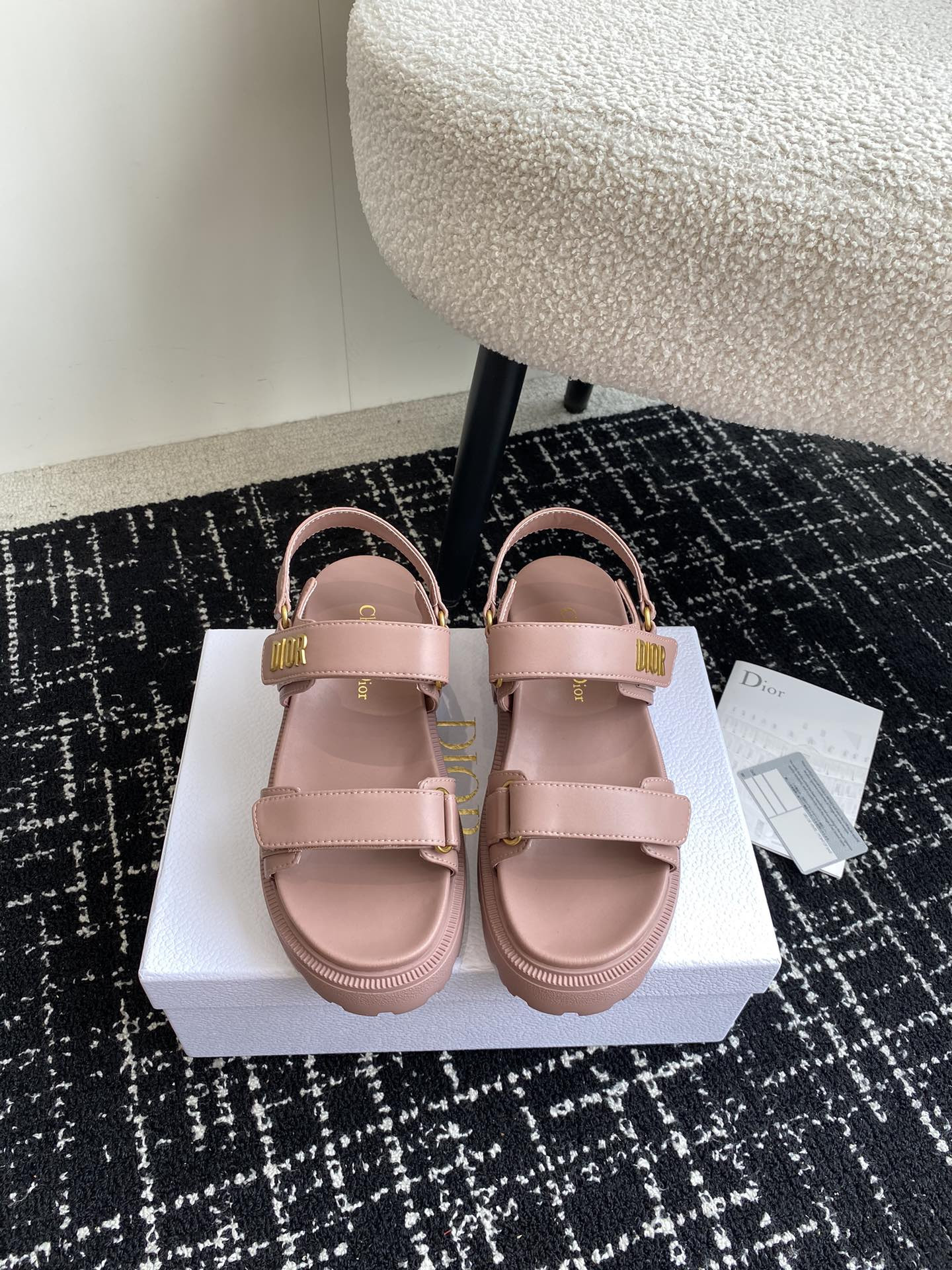 ua D*oract platform sandal
