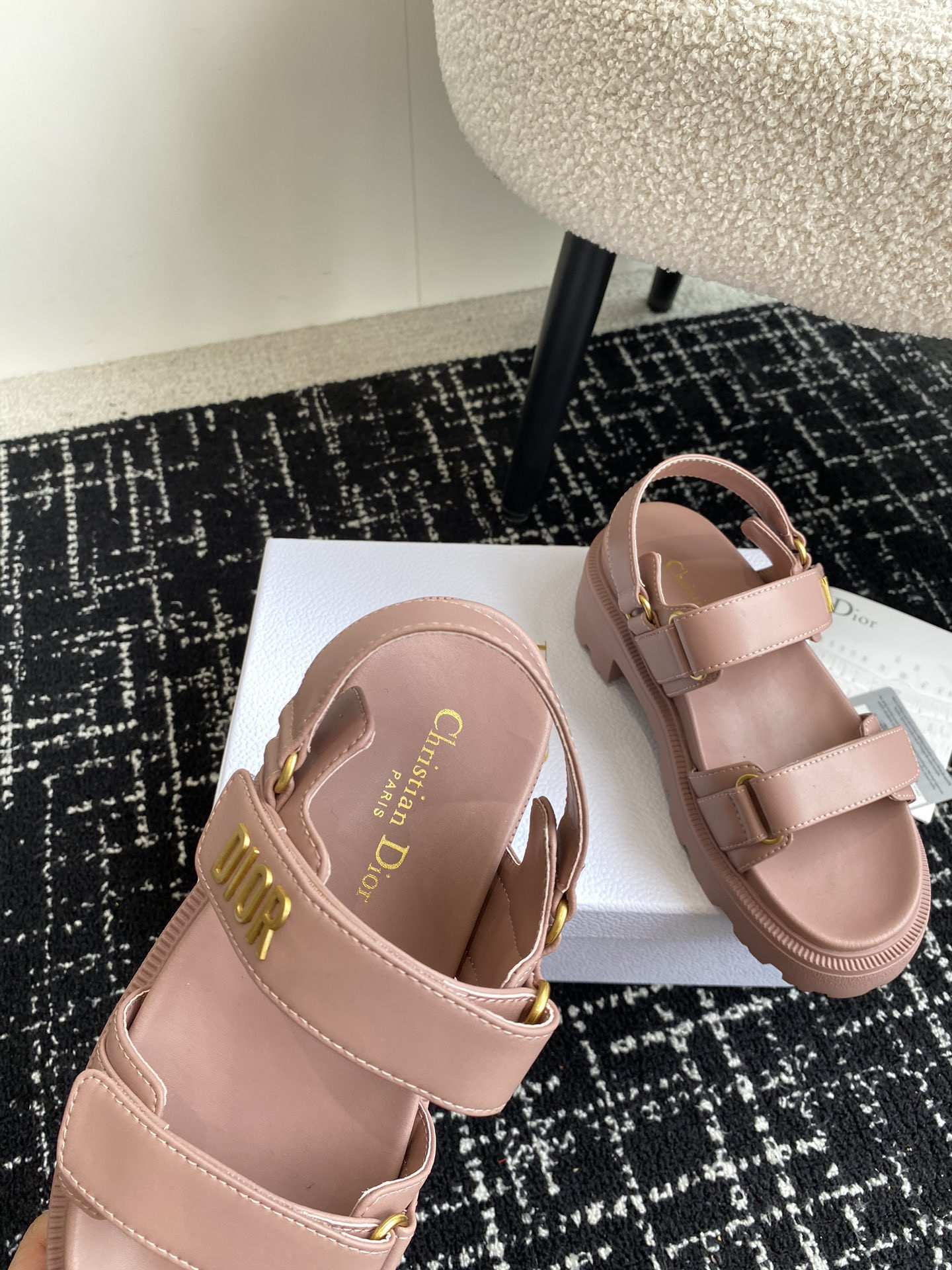 ua D*oract platform sandal