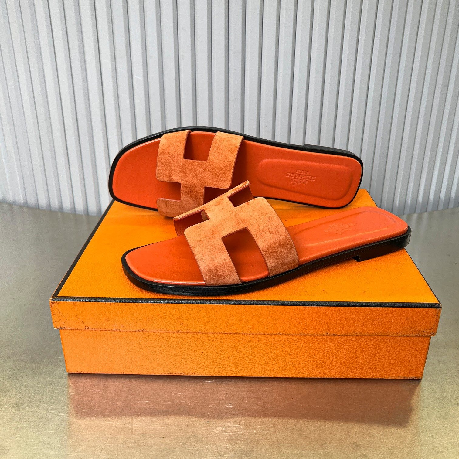 ua H**me5 oran sandal
