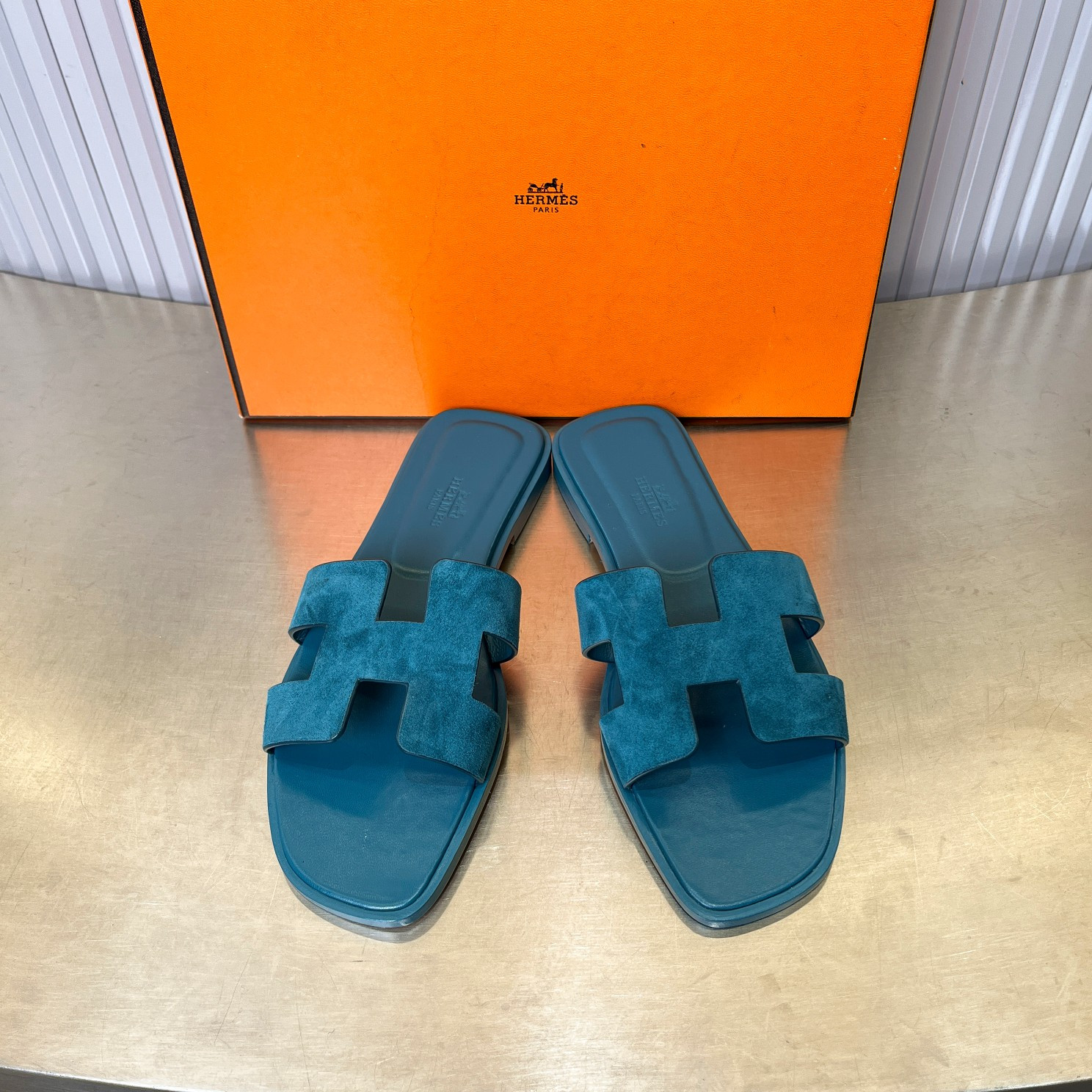 ua H**me5 oran sandal