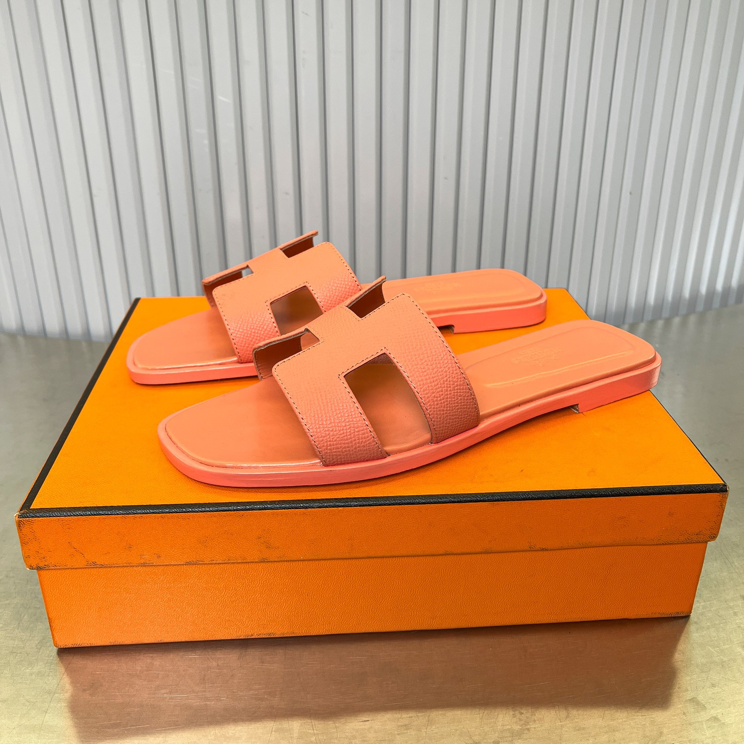 ua H**me5 oran sandal