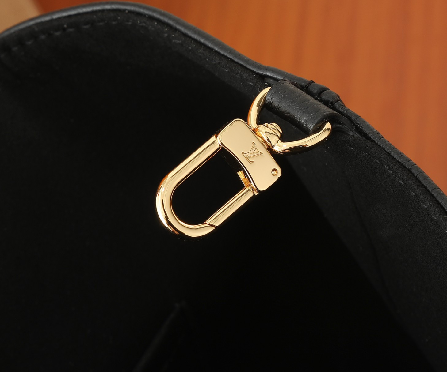 LV Backup M47072 7.9 x 8.7 x 5.5 inches