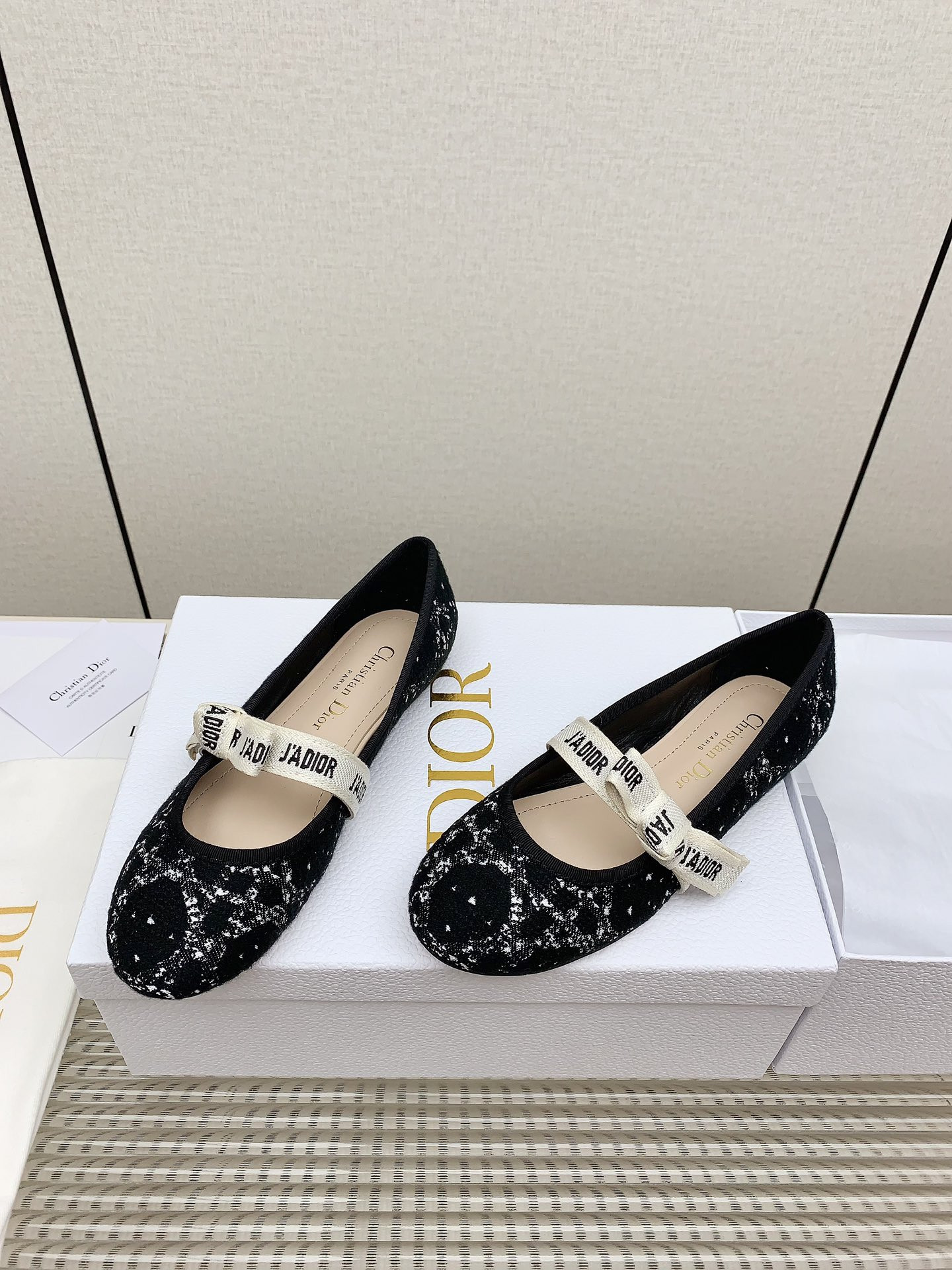 ua D*or ballet flat