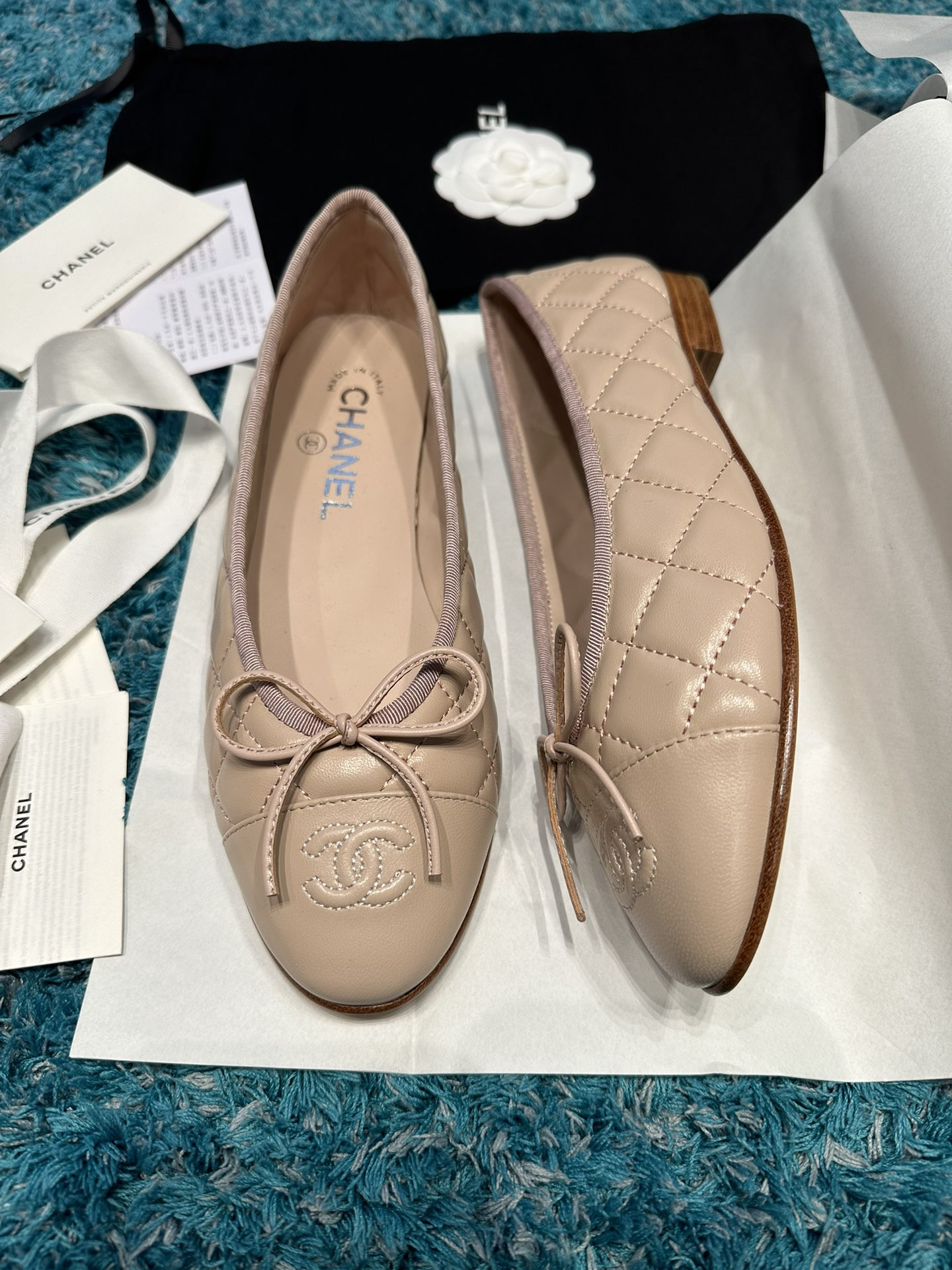 ua Ch*el ballet flats