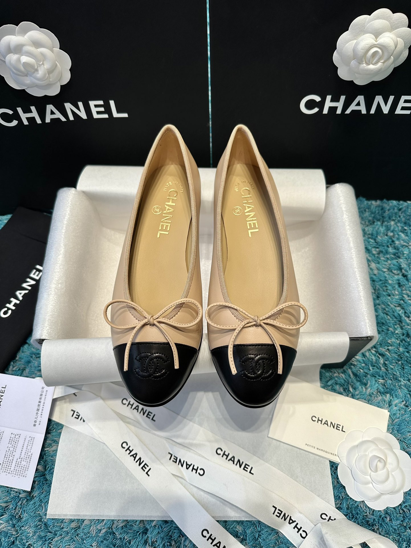 ua Ch*el ballet flats