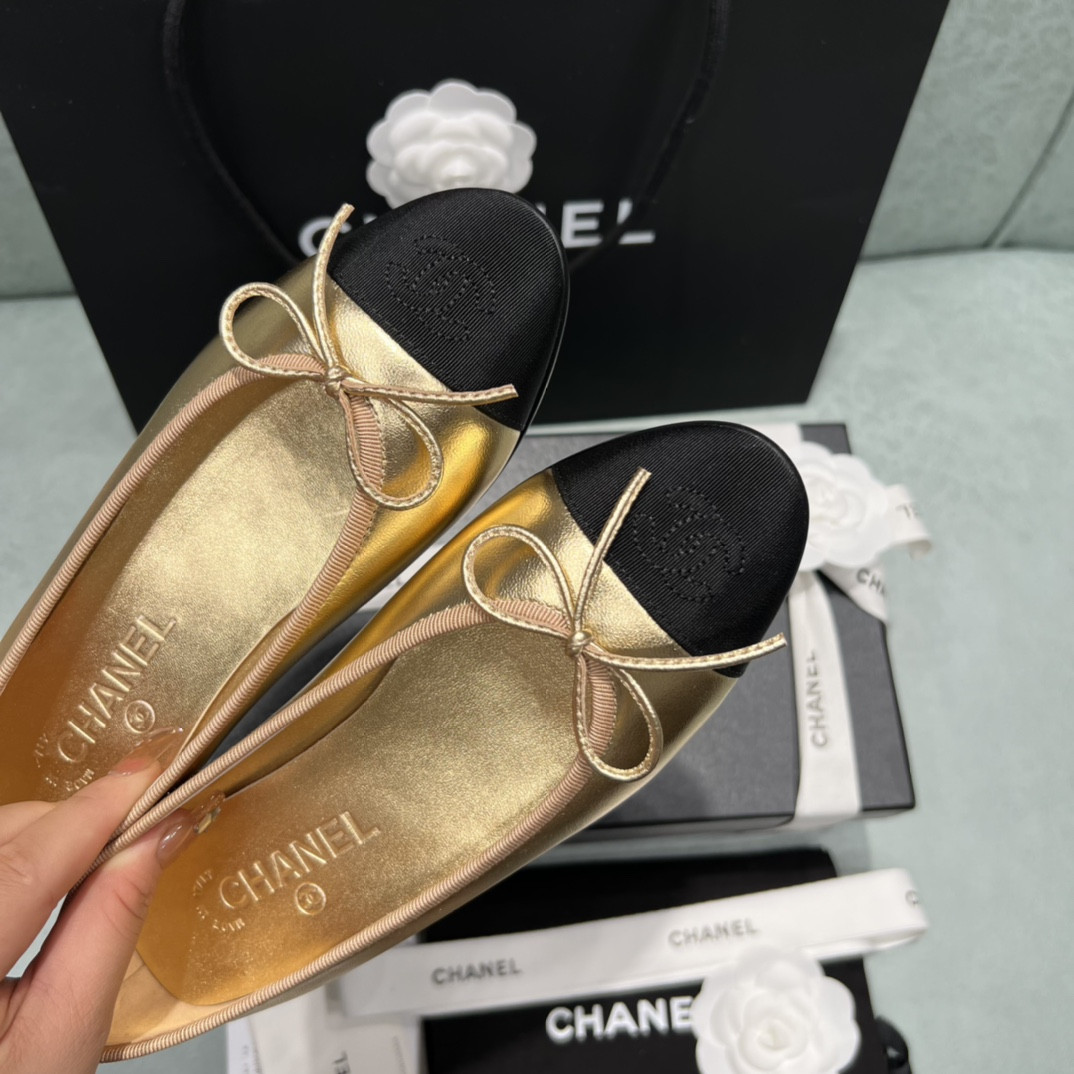 ua Ch*el ballet flats