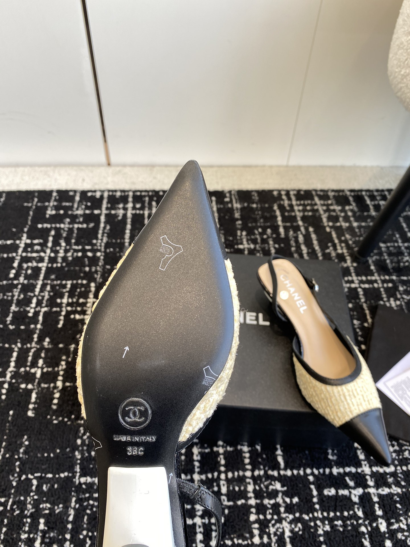ua Ch*el slingbacks
