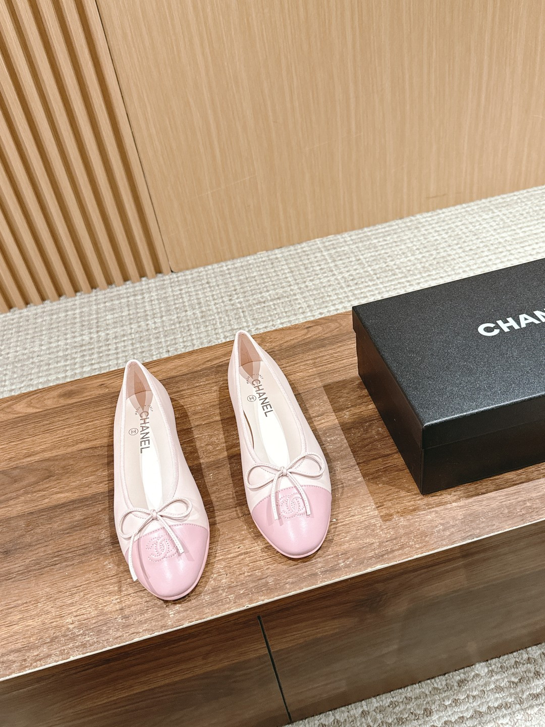 ua Ch*el ballet flats