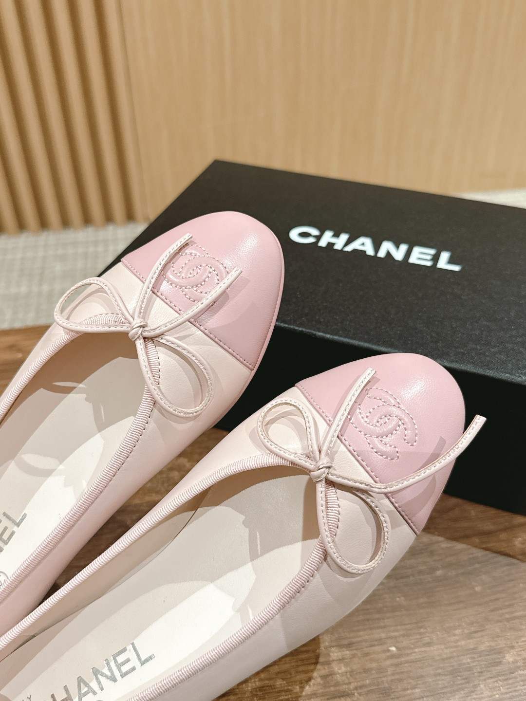 ua Ch*el ballet flats