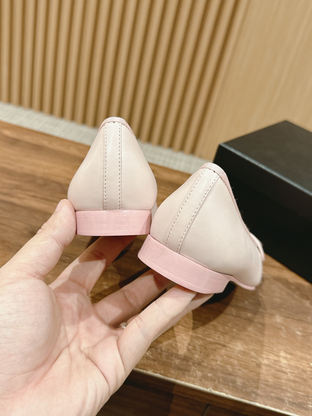 ua Ch*el ballet flats