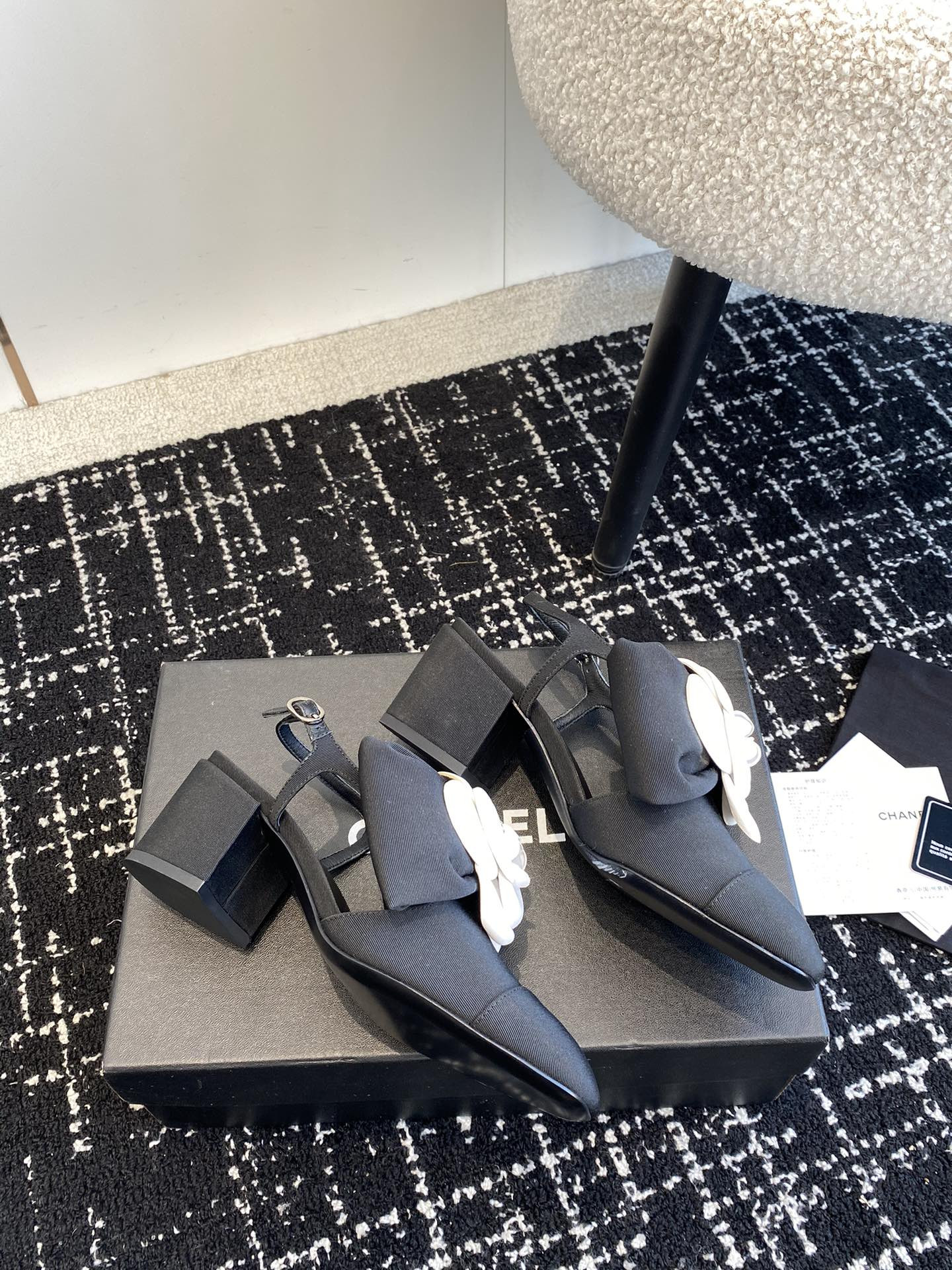 ua Ch*el slingbacks