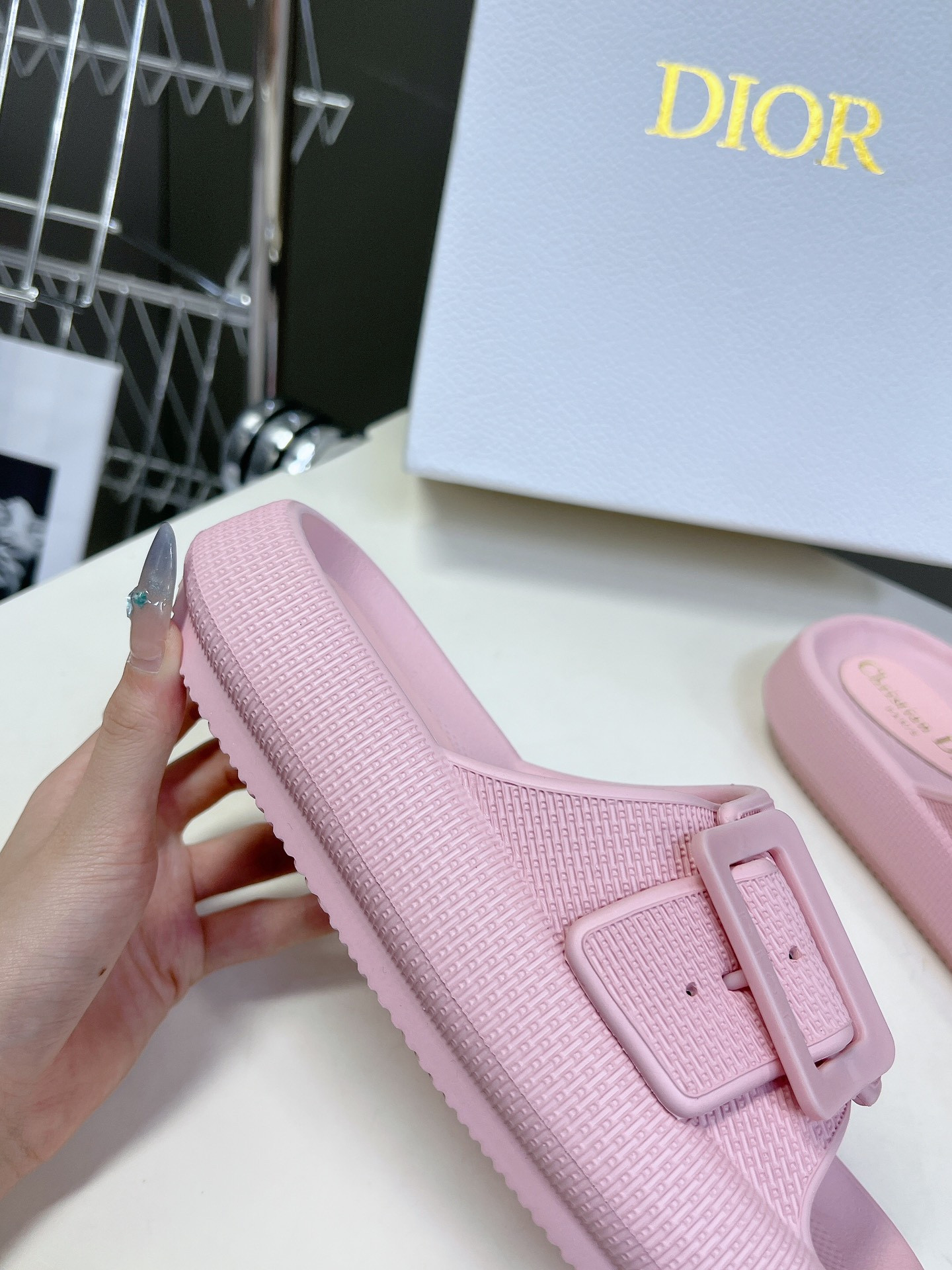 ua D*or slide