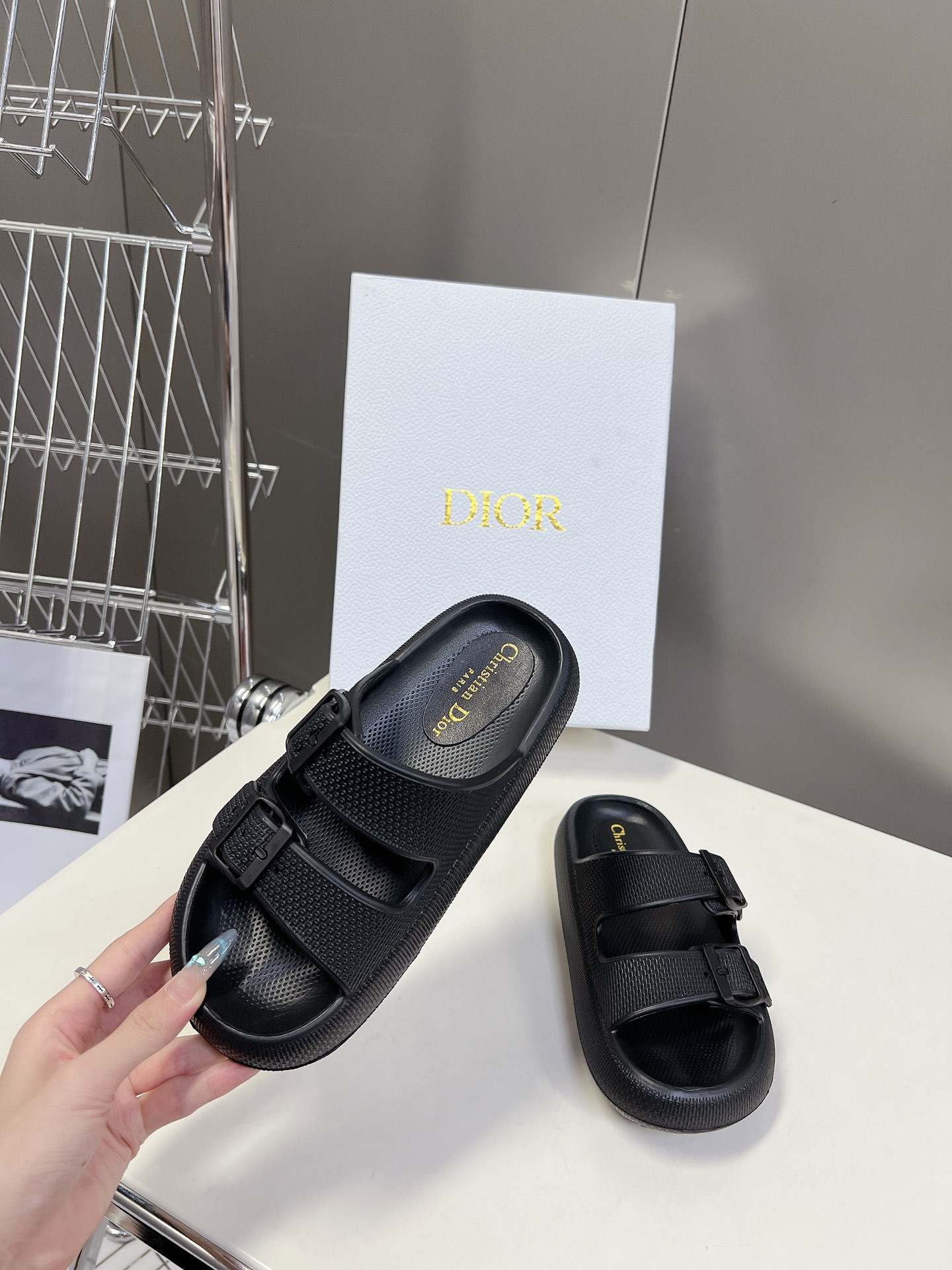 ua D*or slide