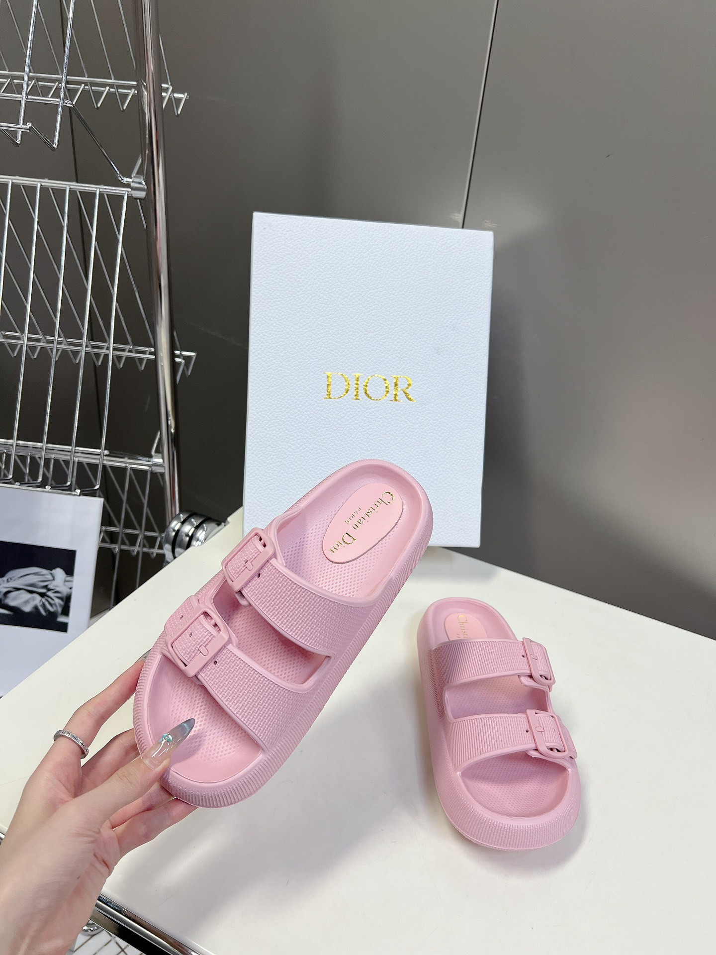ua D*or slide