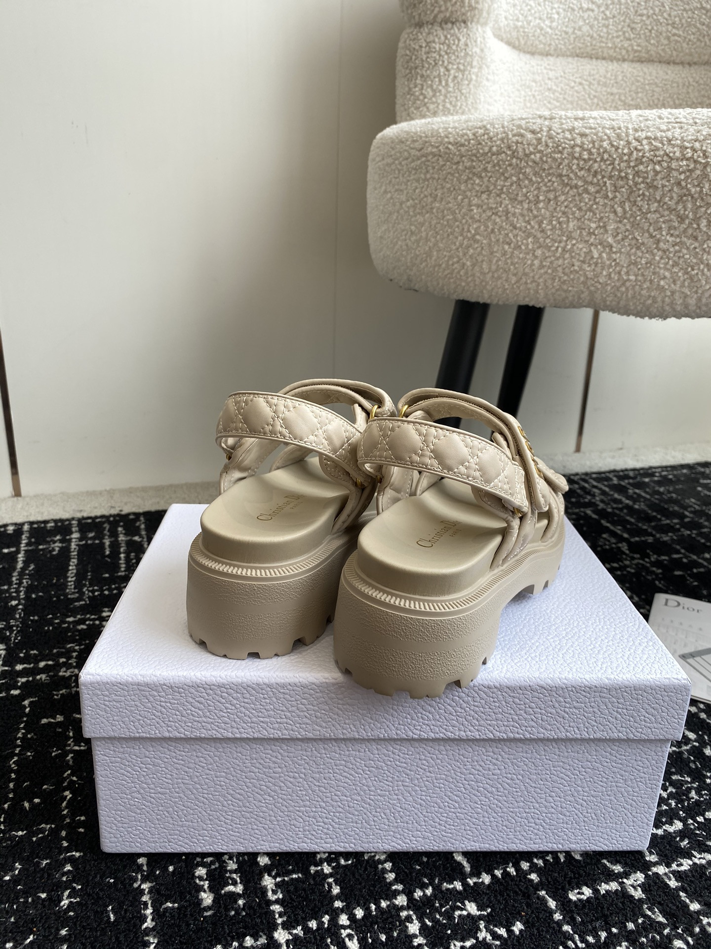 ua D*oract platform sandal