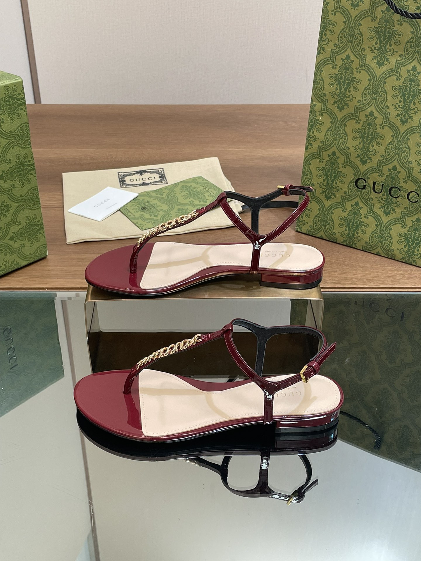 ua G*u*i signoria thong sandal