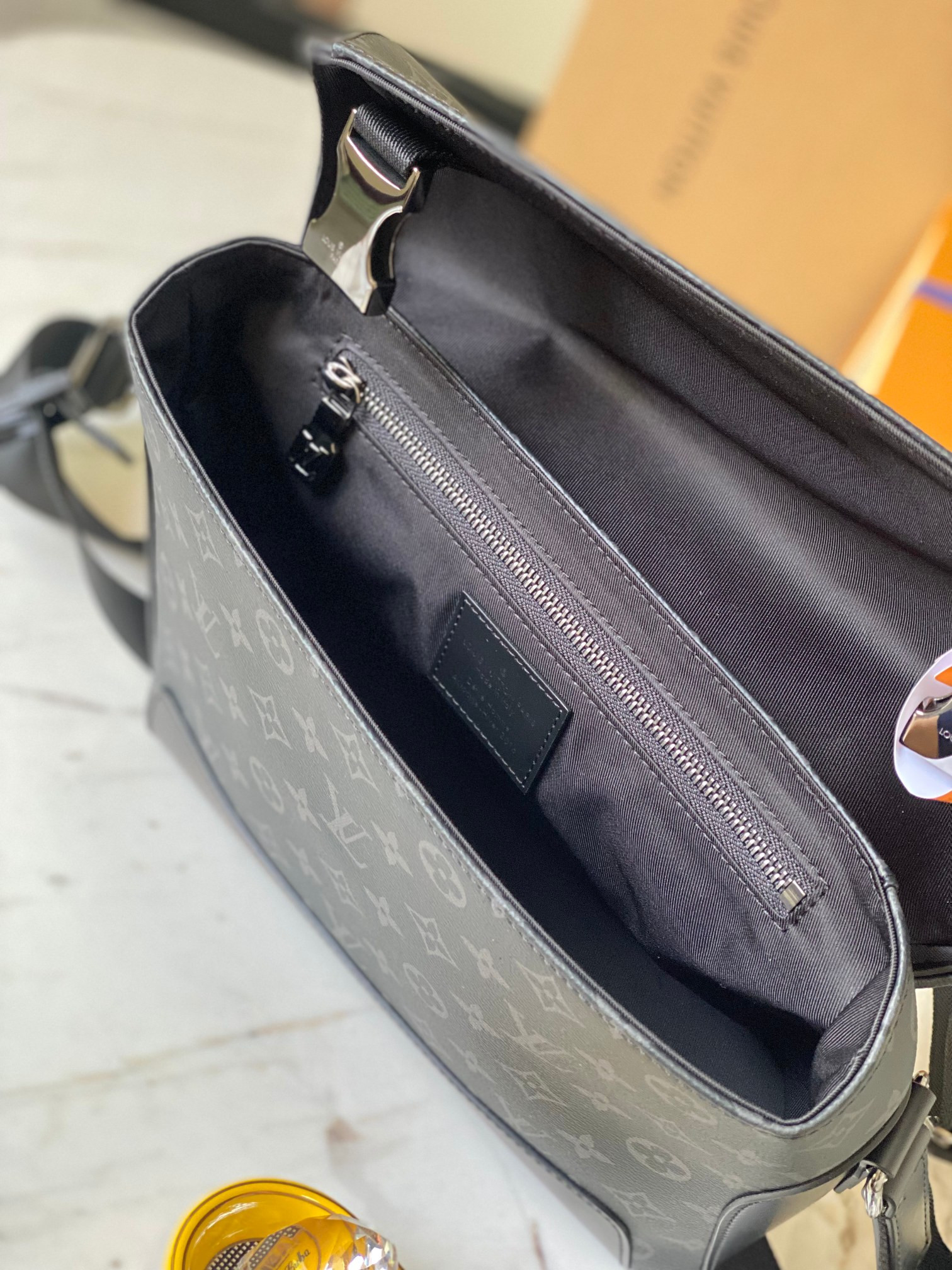 LV VOYAGER M40511 32×23×9CM