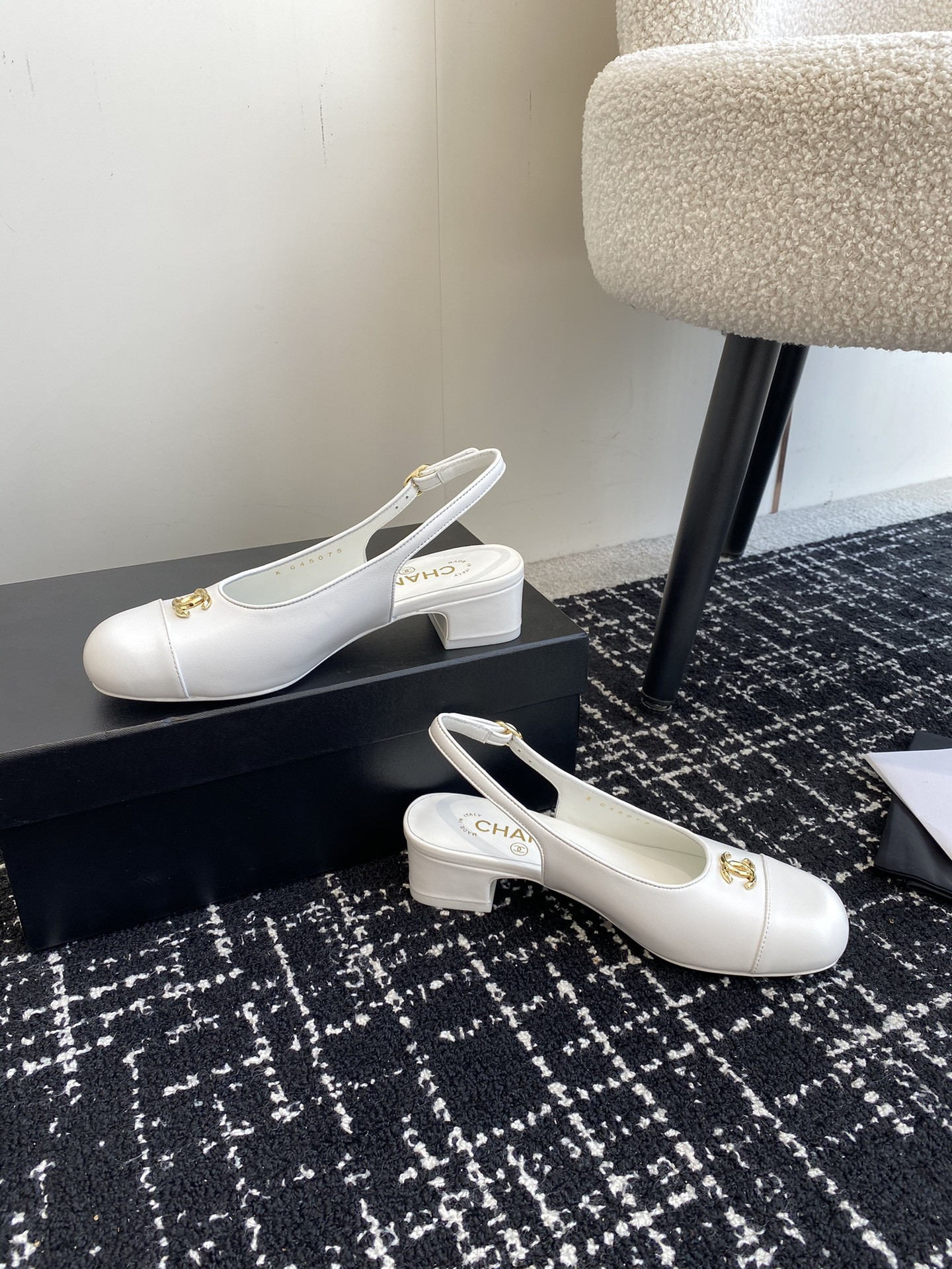 ua Ch*el slingbacks