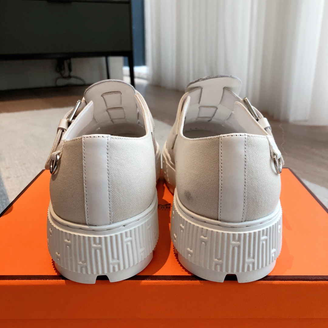 ua H**me5 item sandal