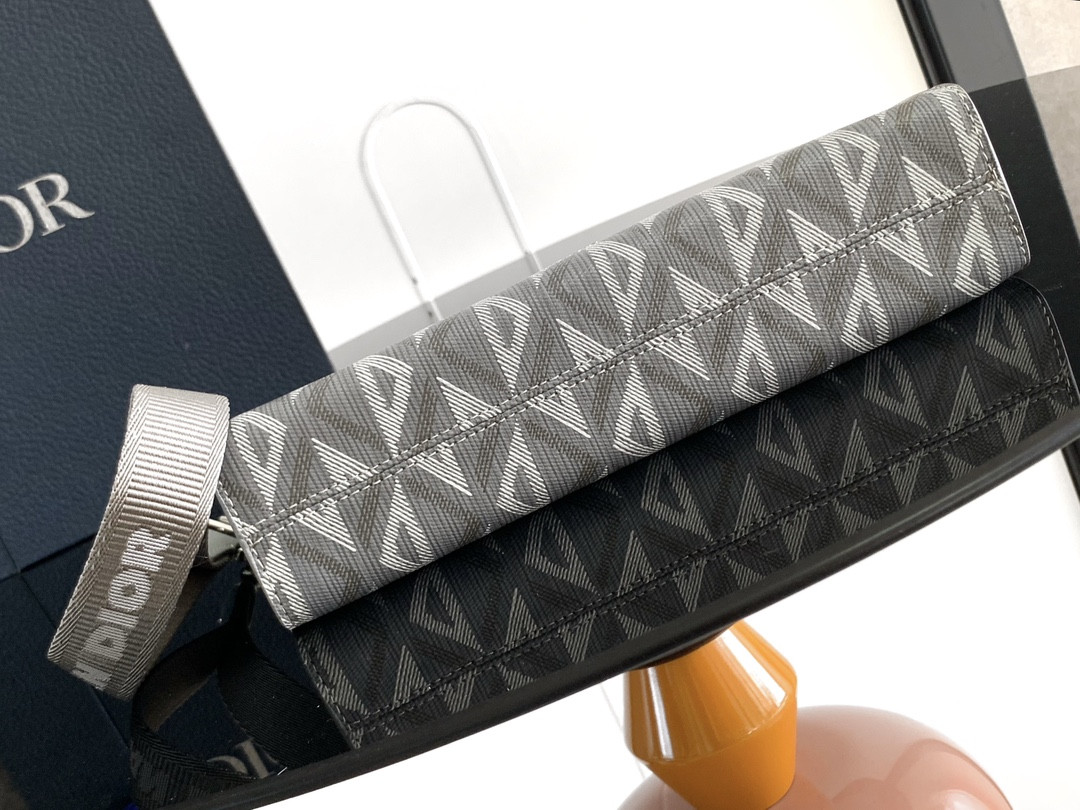 D*or a5 triangle pouch 27 x 19.5 x 6 cm